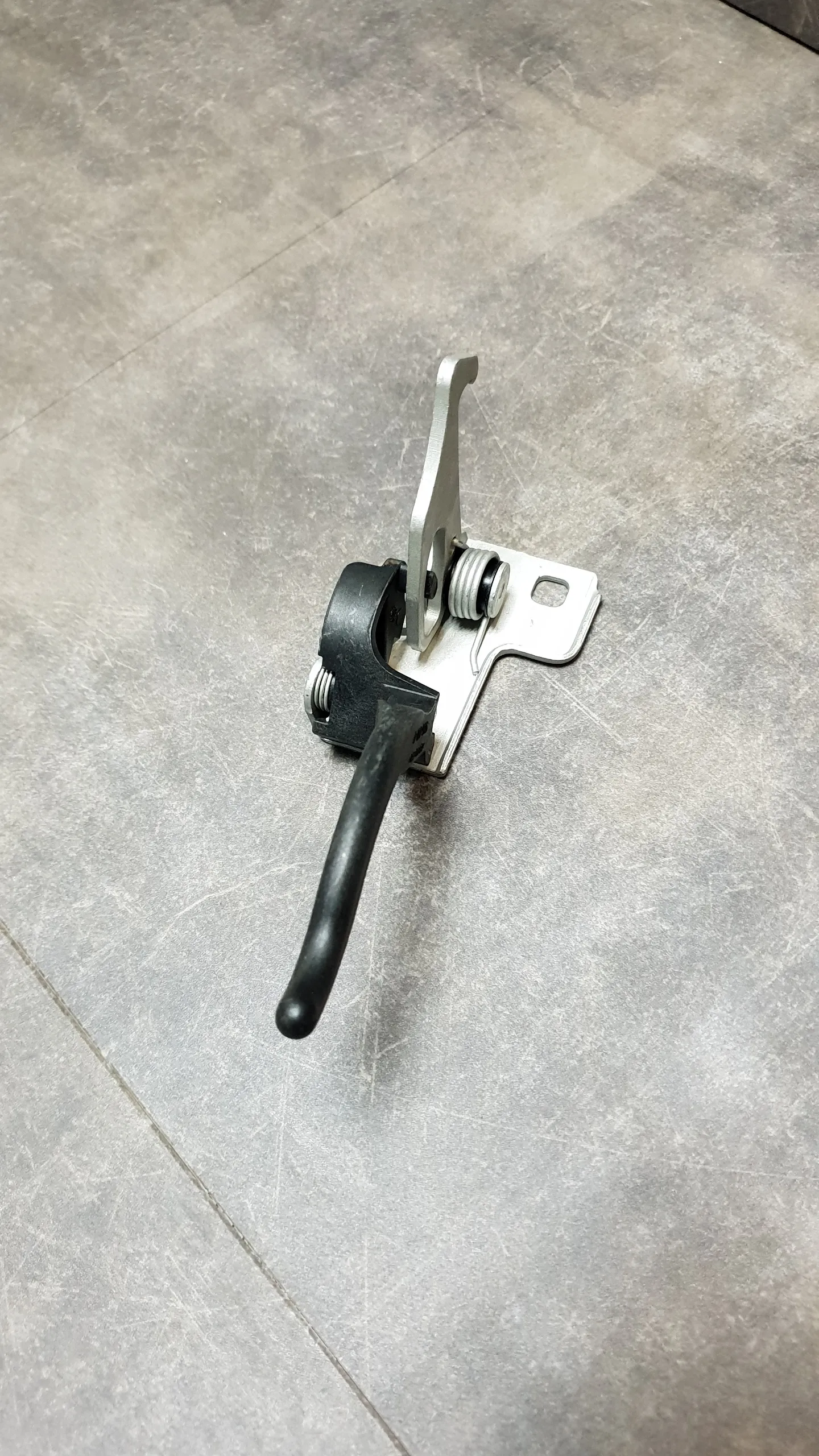 Крюк капота захватный BMW E53 [с 10.2003г.в.]