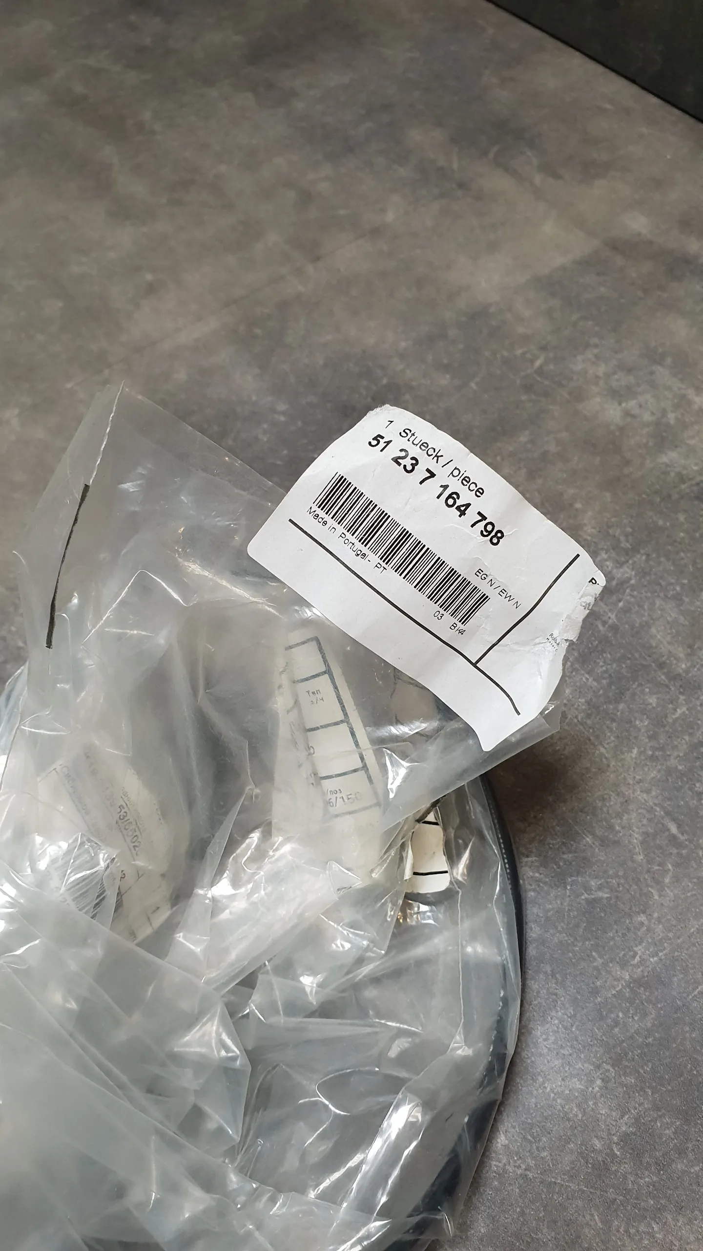 Крюк капота захватный BMW E70 (разблокировка захватного крюка)