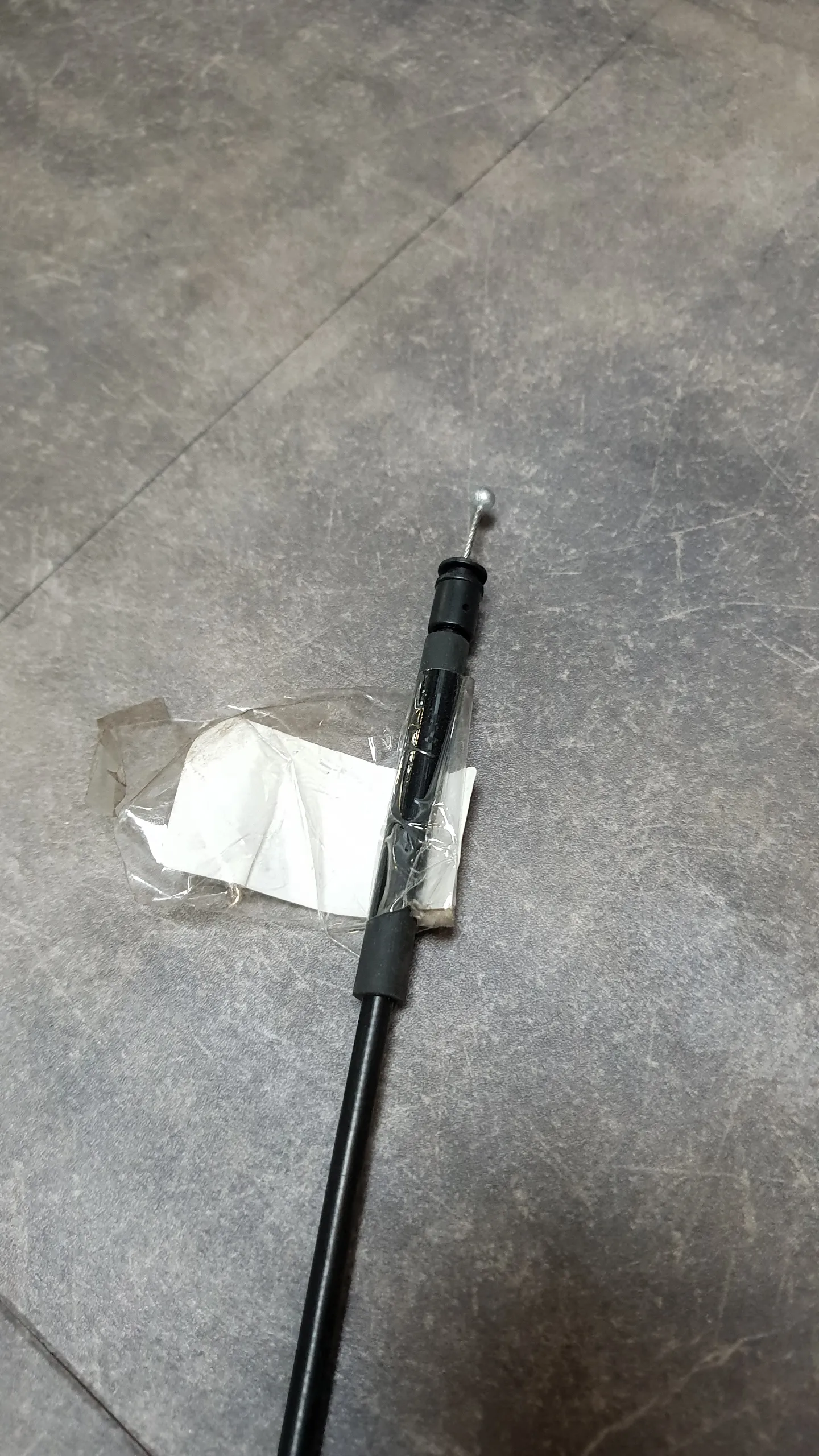 Трос капота E87 [06.2006-03.2012г.в.] (средняя часть)