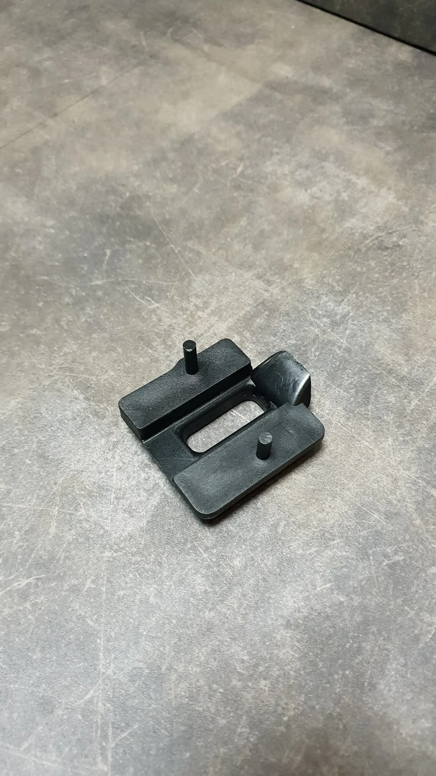 Опора захватного крюка (вставка в телевизор) E39