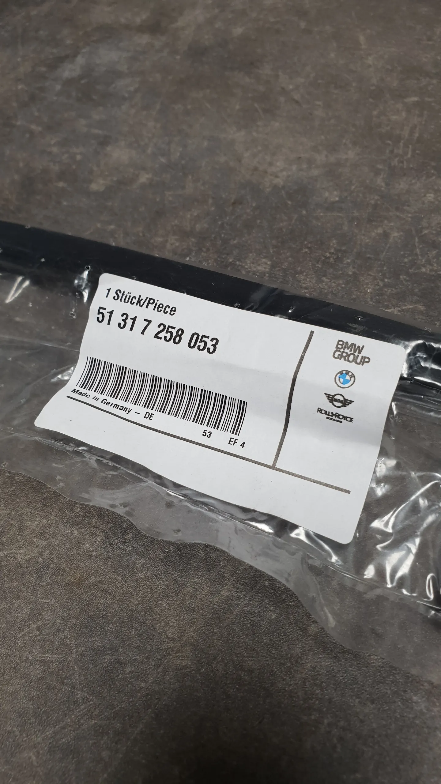 Уплотнитель (молдинг) лобового стекла верхний F30,F30N,F31,F31N,F80