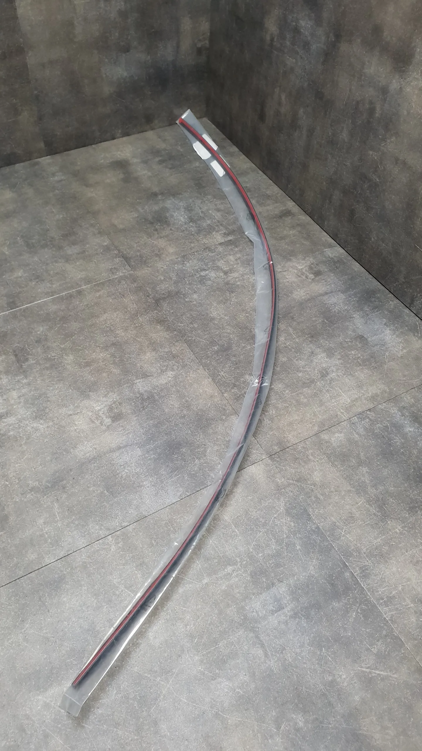 Уплотнитель (молдинг) лобового стекла верхний G05,G06,G07