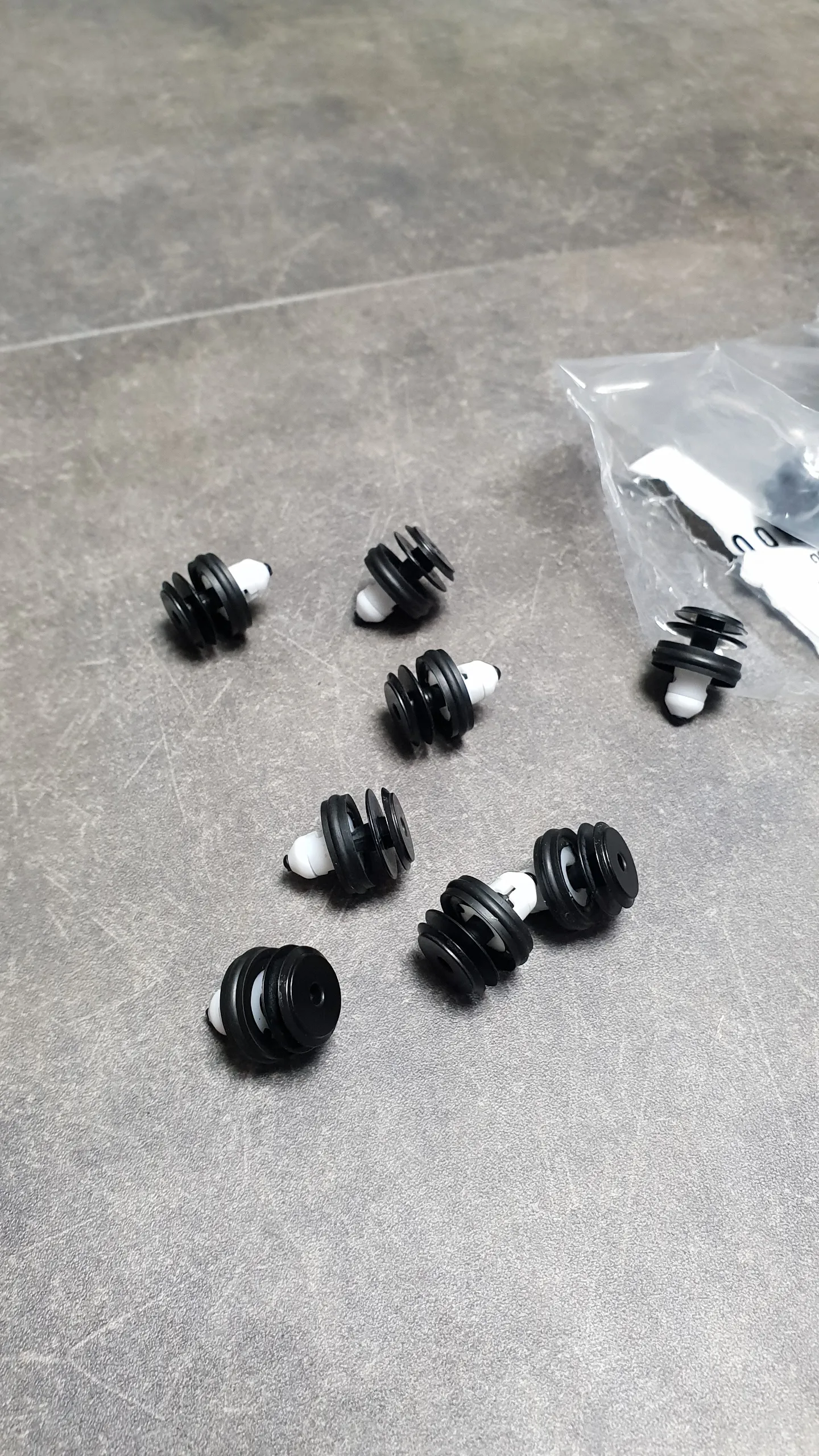 Клипса дверной карты G20,G21,G30,G31,G32GT,G05,G06,G07 (10-14)