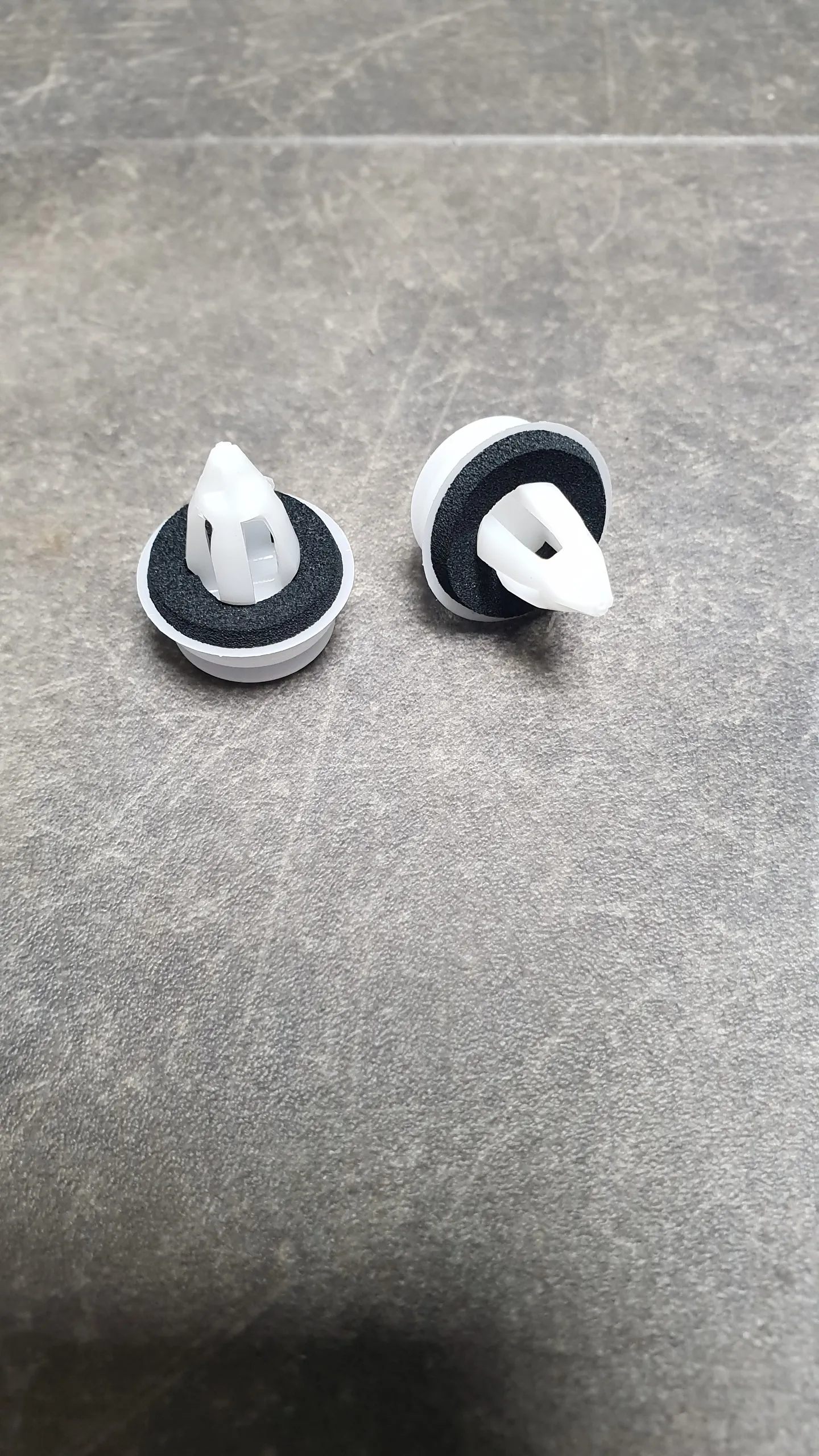 Клипса дверной карты BMW  белая (1-3)