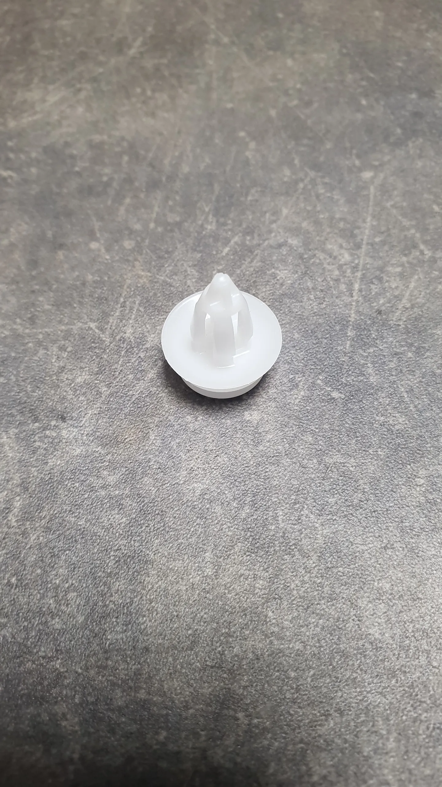 Клипса крепления обшивки [в крышку] (1-5)