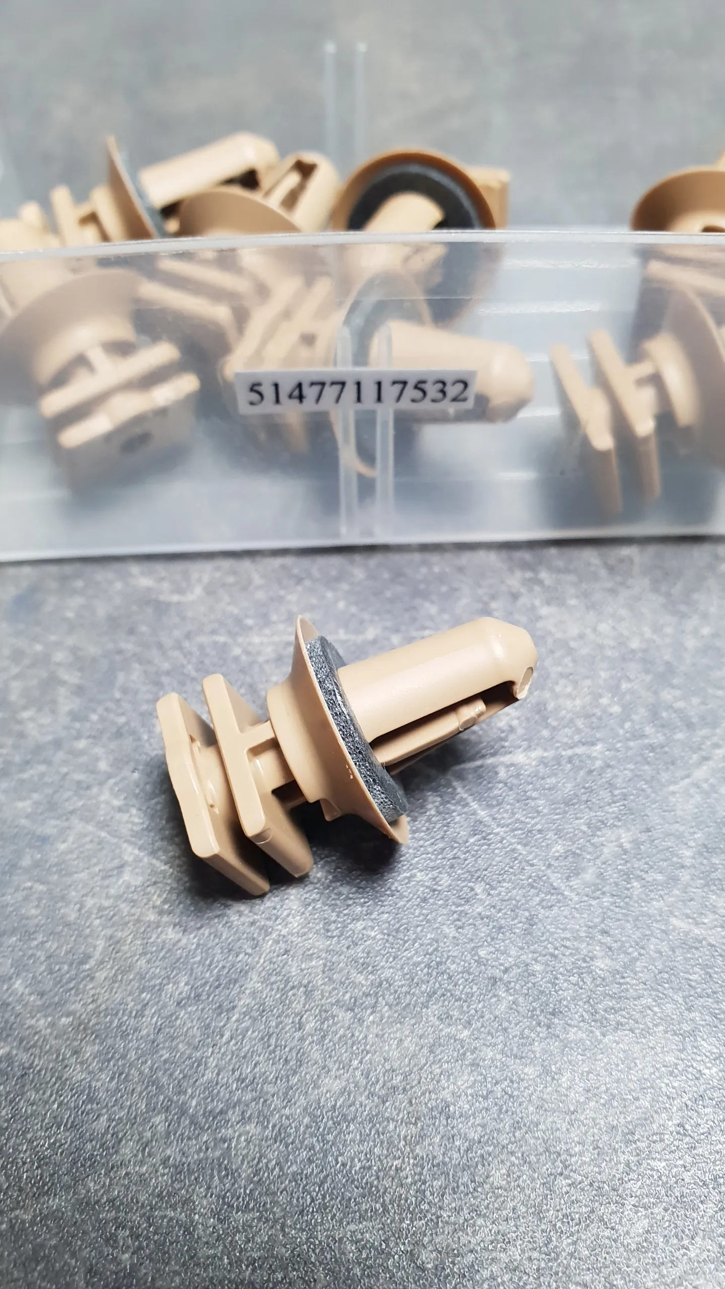 Клипса порогов салона E81,E90,F30,E60,E84,F25,E70 (3-8)