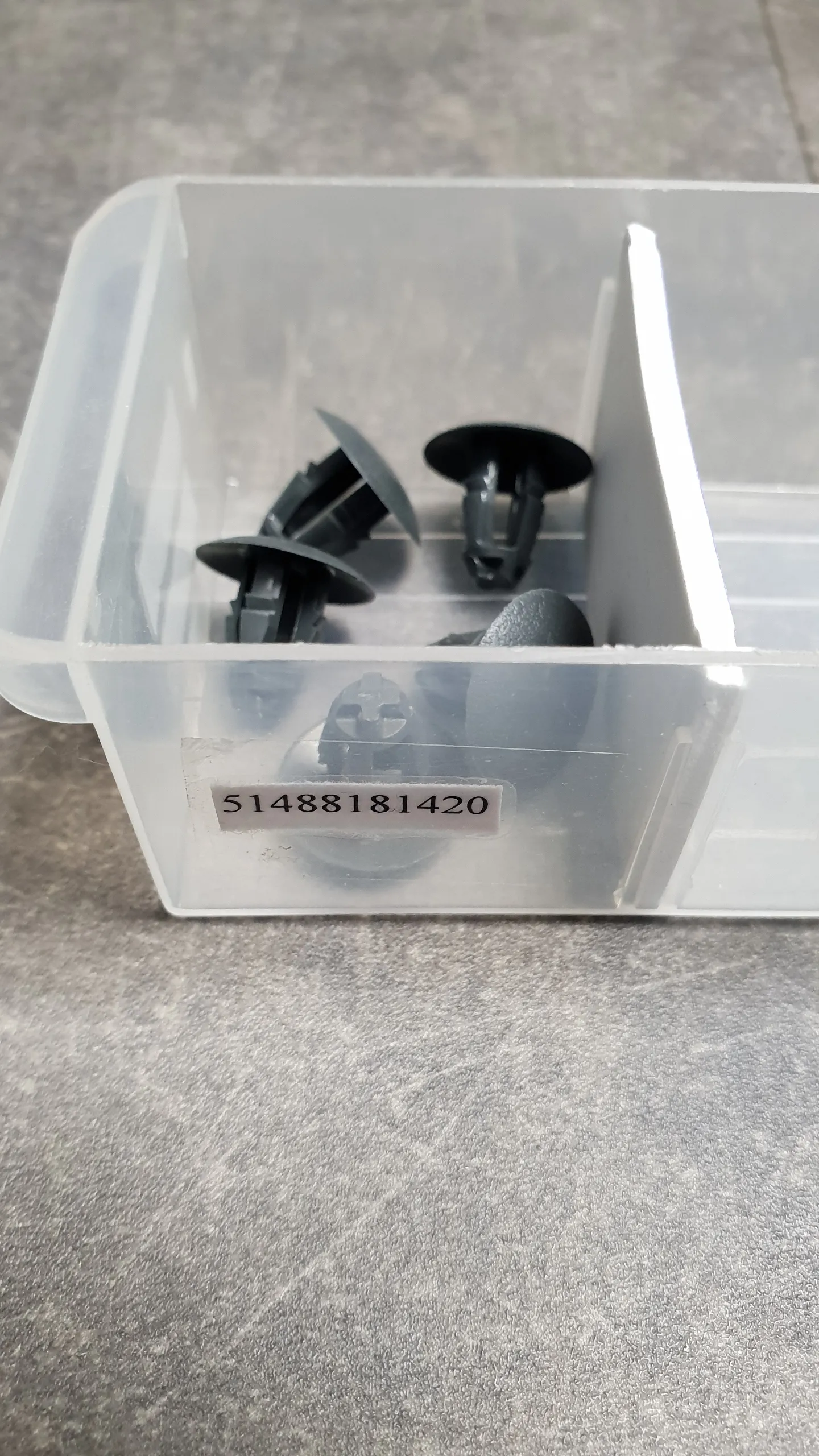 Клипса крепления обшивки багажника E39 седан,E36 [в крышку] (2-7)