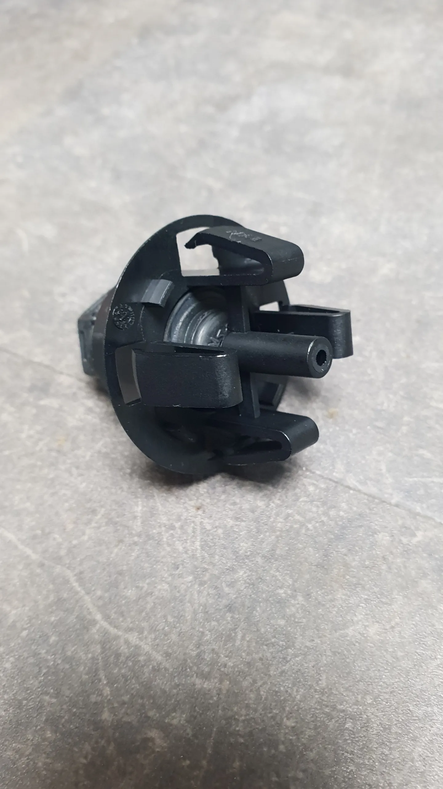 Регулятор зазора капота F20,F30,F10,G20,F01