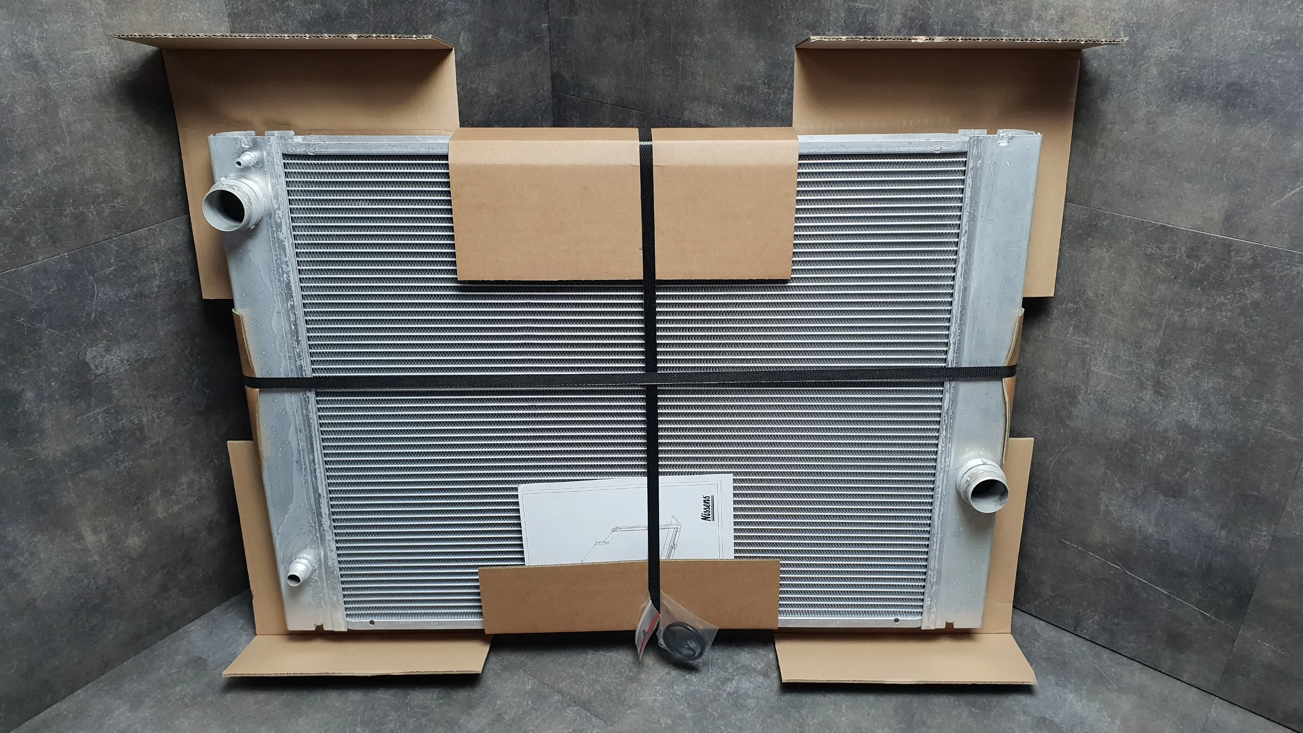 Радиатор охлаждения двигателя E60 - M54/N52/N53, для авто с АКПП