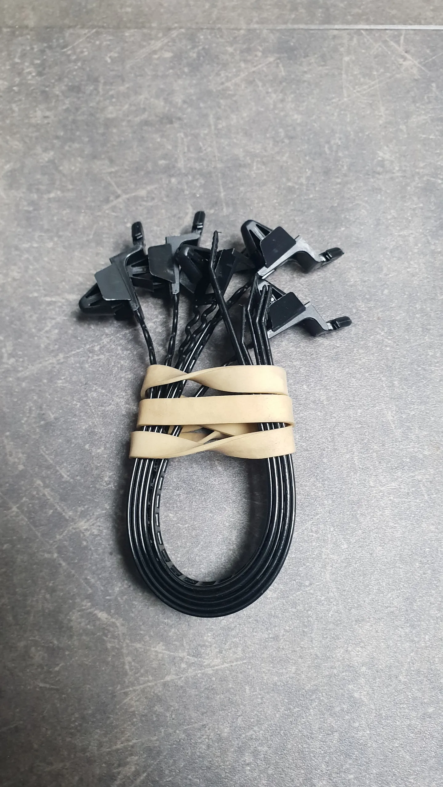 Хомут пластиковый (под проводку)