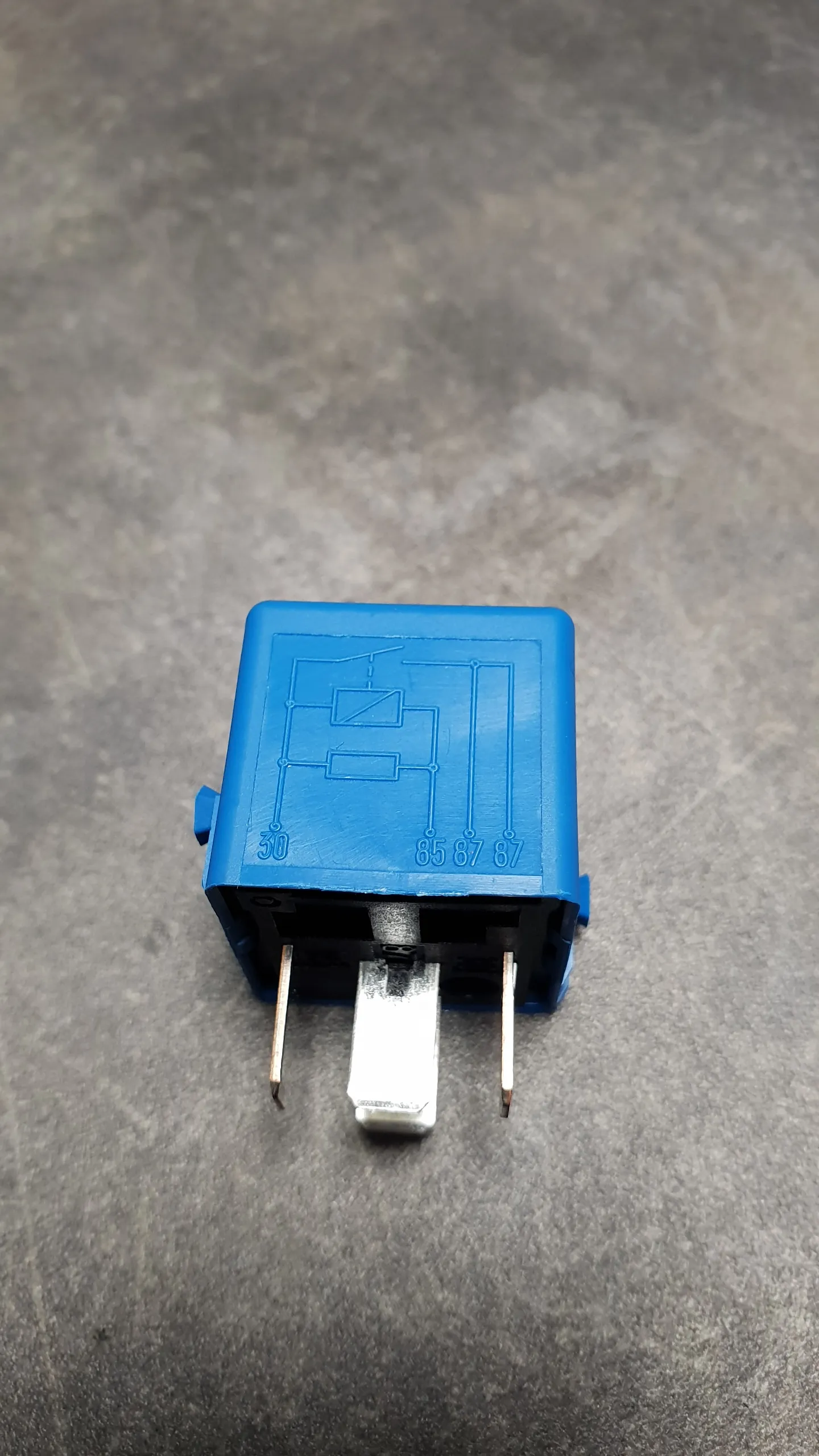 Реле с замыкающим контактом (Himmelblau)