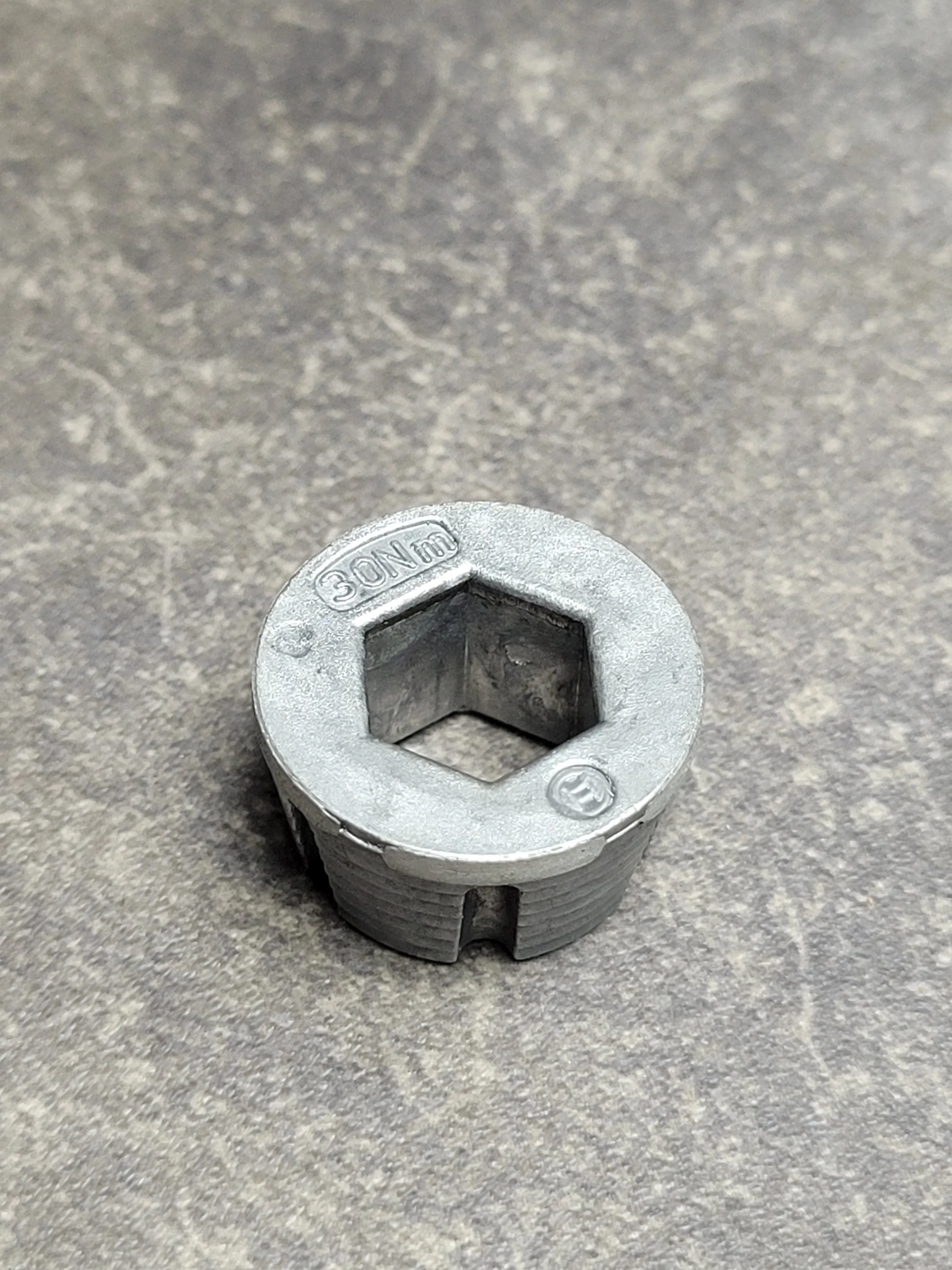 Гайка рычага стеклоочистителя лобового стекла E46,E83,E65 (14-6)