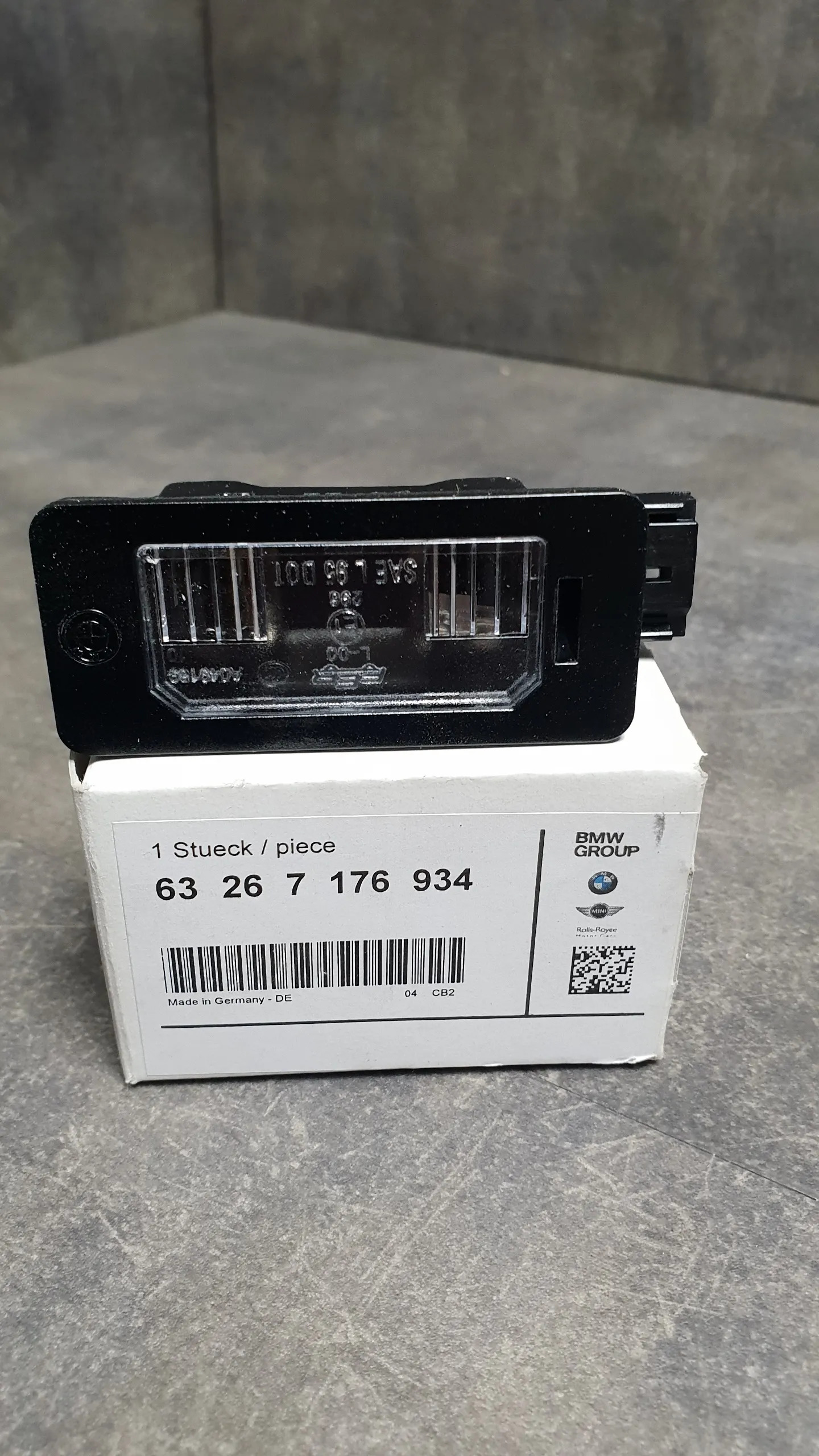 Рассеиватель фонаря подсветки номерного знака E93,E70,E71