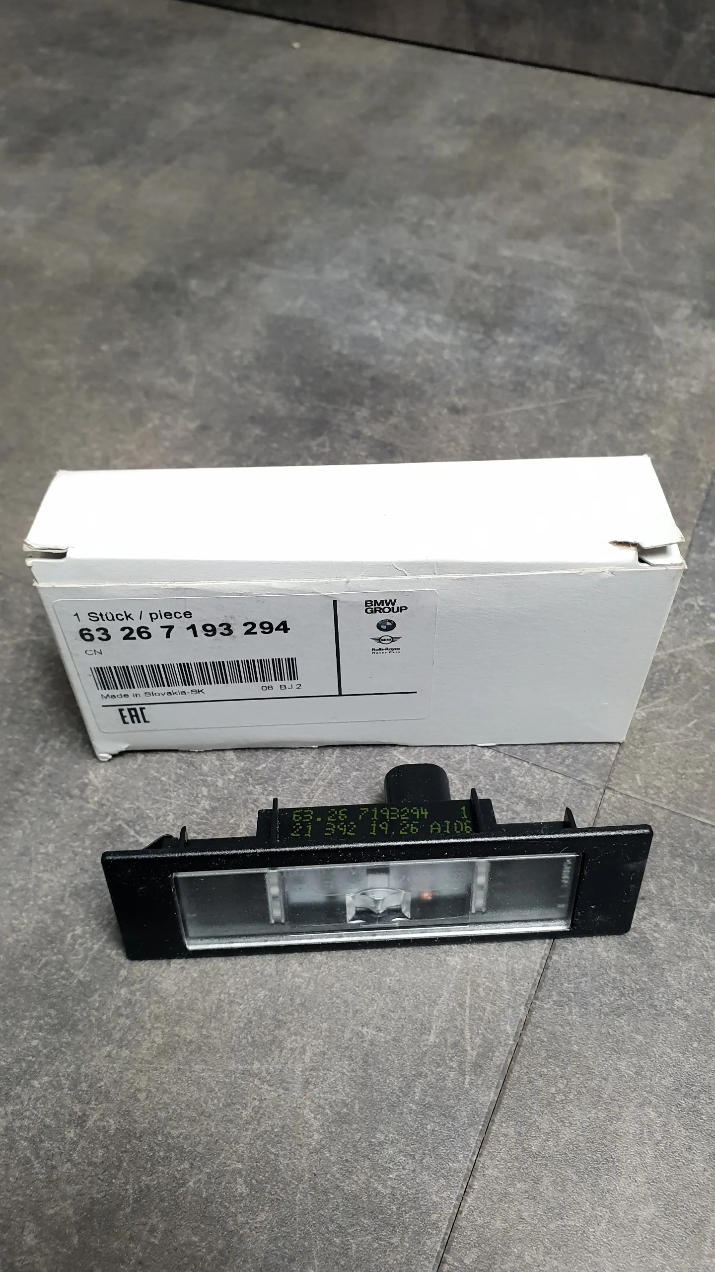 Рассеиватель фонаря подсветки номерного знака светодиодная см.VIN