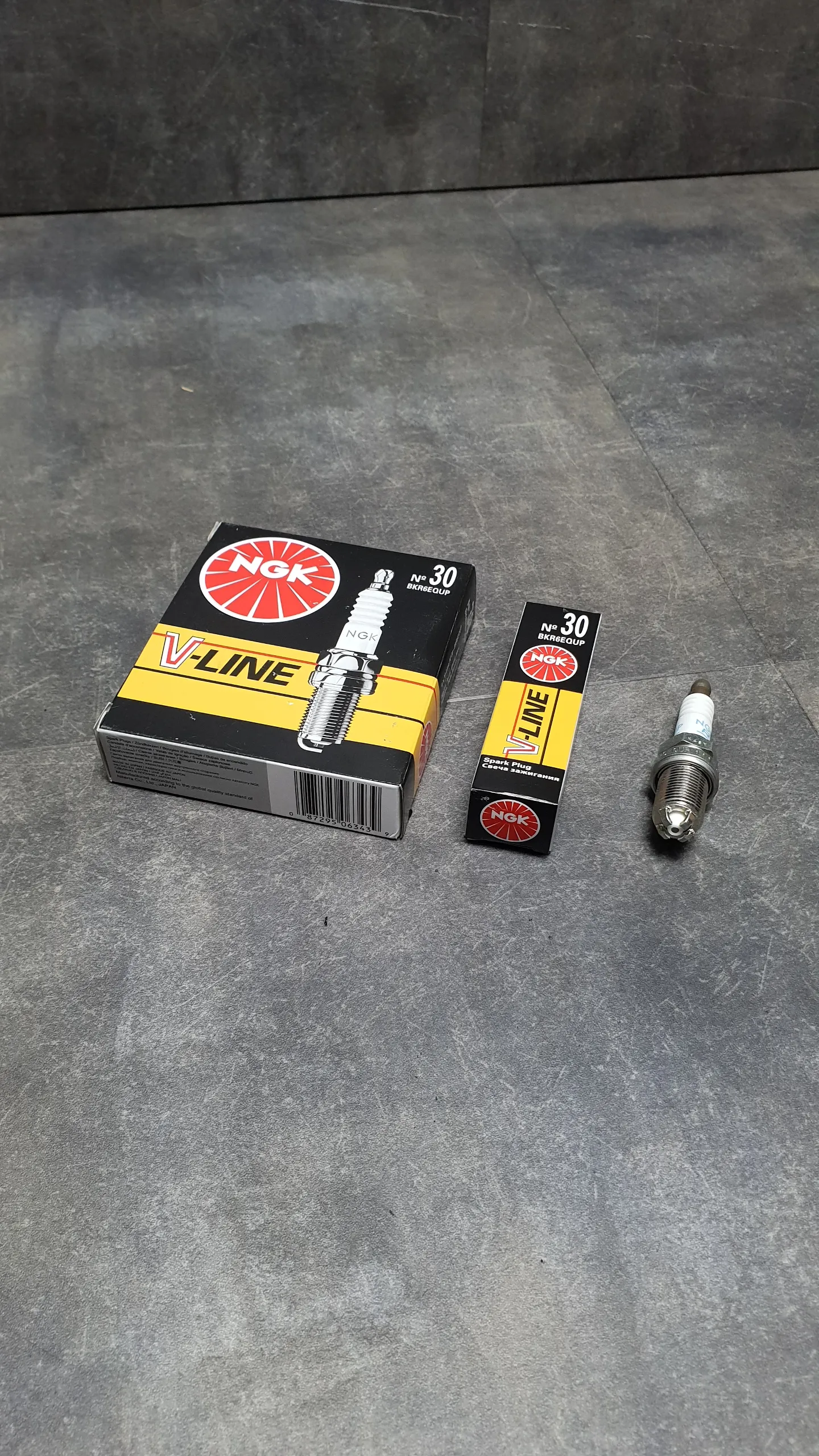 Свеча зажигания M40,M43,M50,M52,M54,M60,M62,N42,N62 [4х конт, NGK V-Line 30]