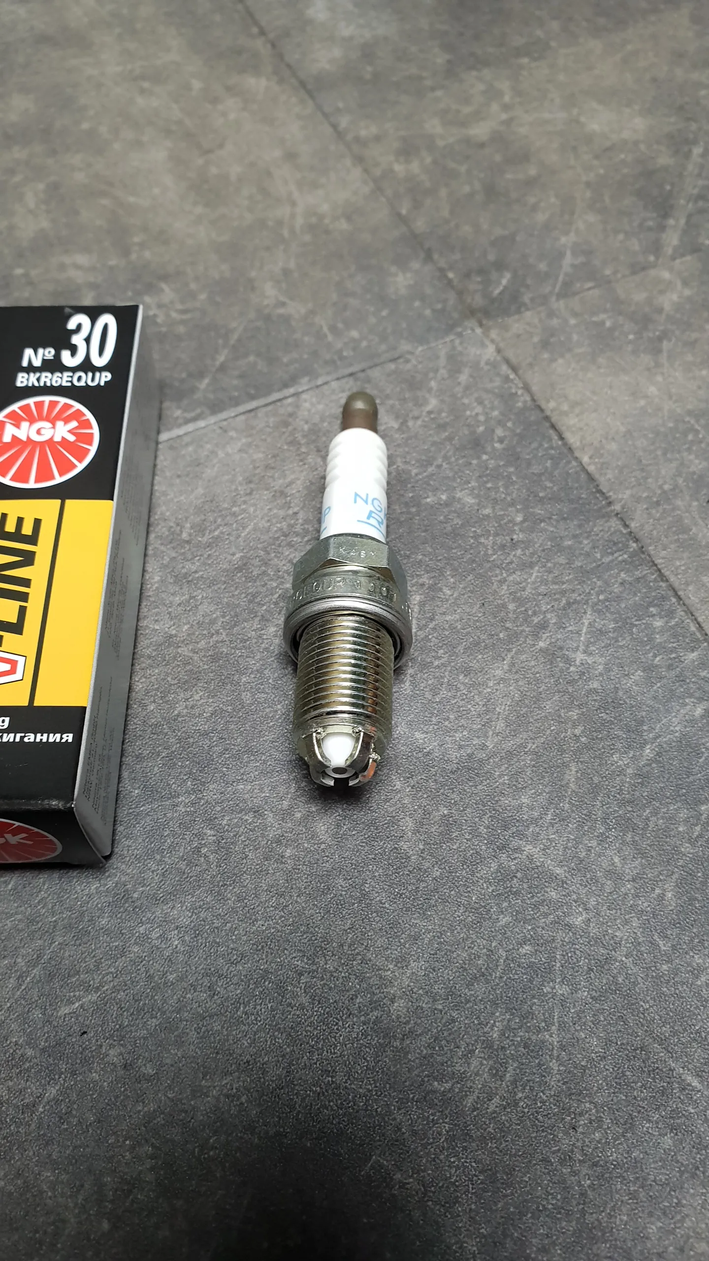 Свеча зажигания M40,M43,M50,M52,M54,M60,M62,N42,N62 [4х конт, NGK V-Line 30]