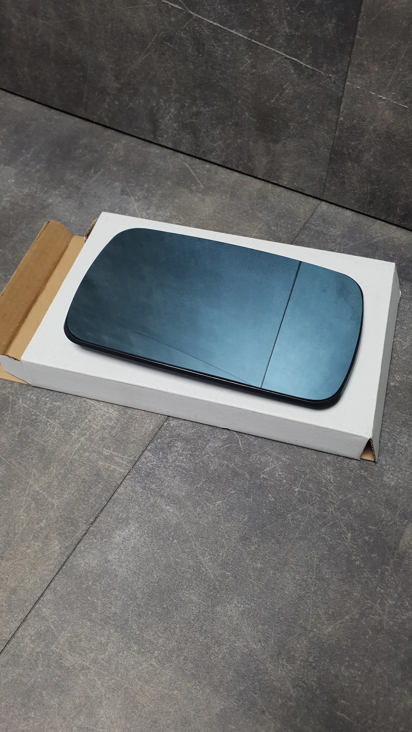 Зеркальный элемент E36,E46,E39 голубой, со сфер.полосой, с подогревом L/R