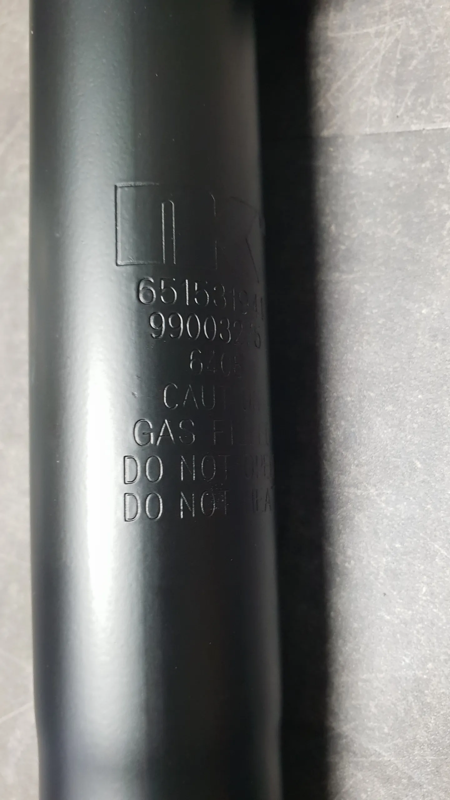 Стойка амортизационная передняя E90,E91,E92 (L)