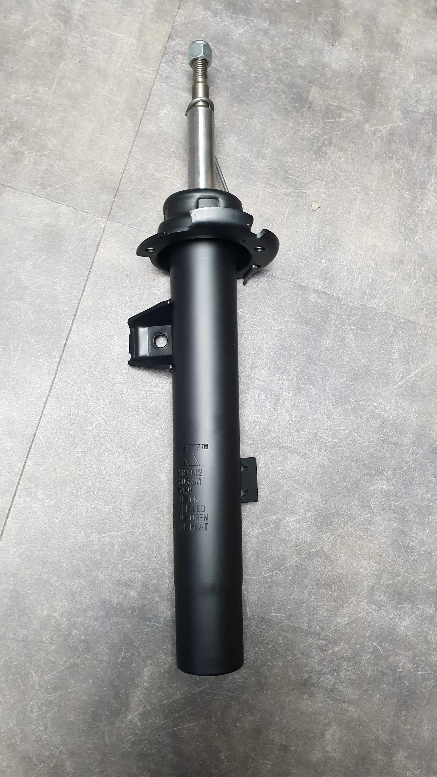 Стойка амортизационная передняя E90,E91,E92 (R)