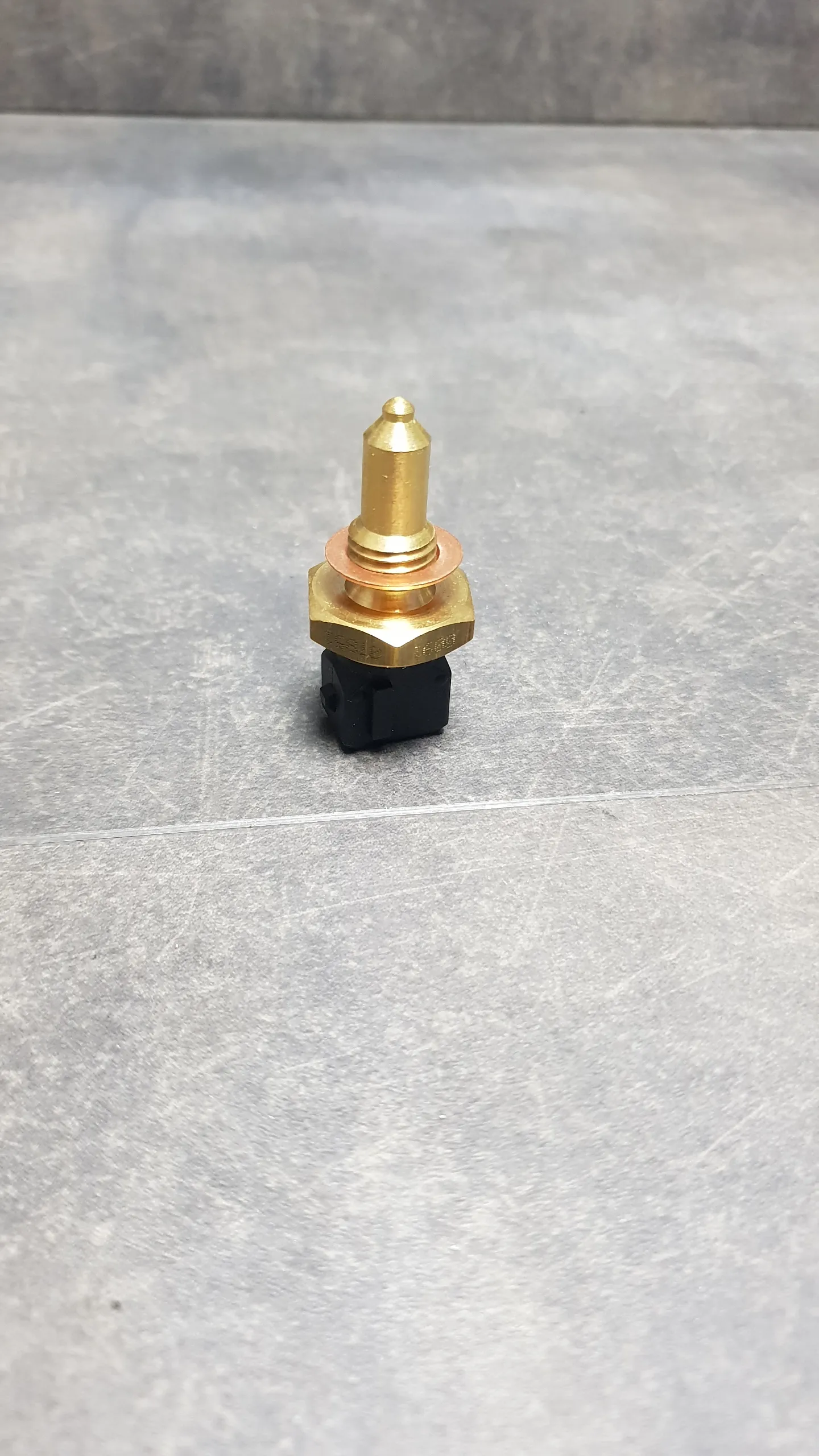 Датчик температуры охл. Жидкости / масла (в масл. Стакан) E36comp,E46,E39,E60,E38,E65,E90,E83,E53