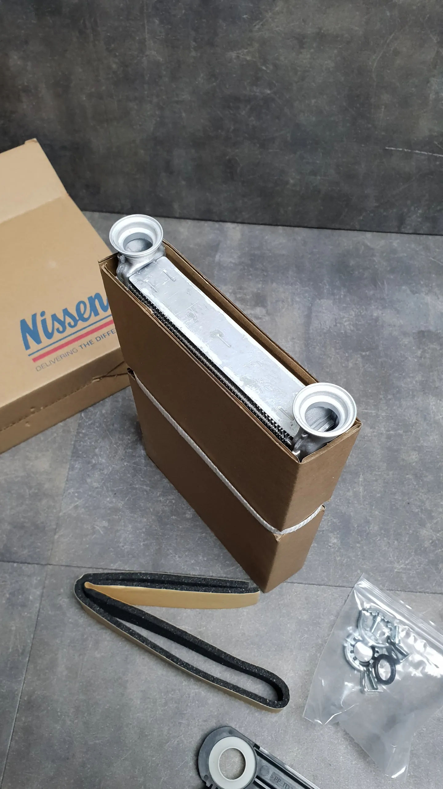 Радиатор отопителя F20-23,F30-36 [245x132x26]