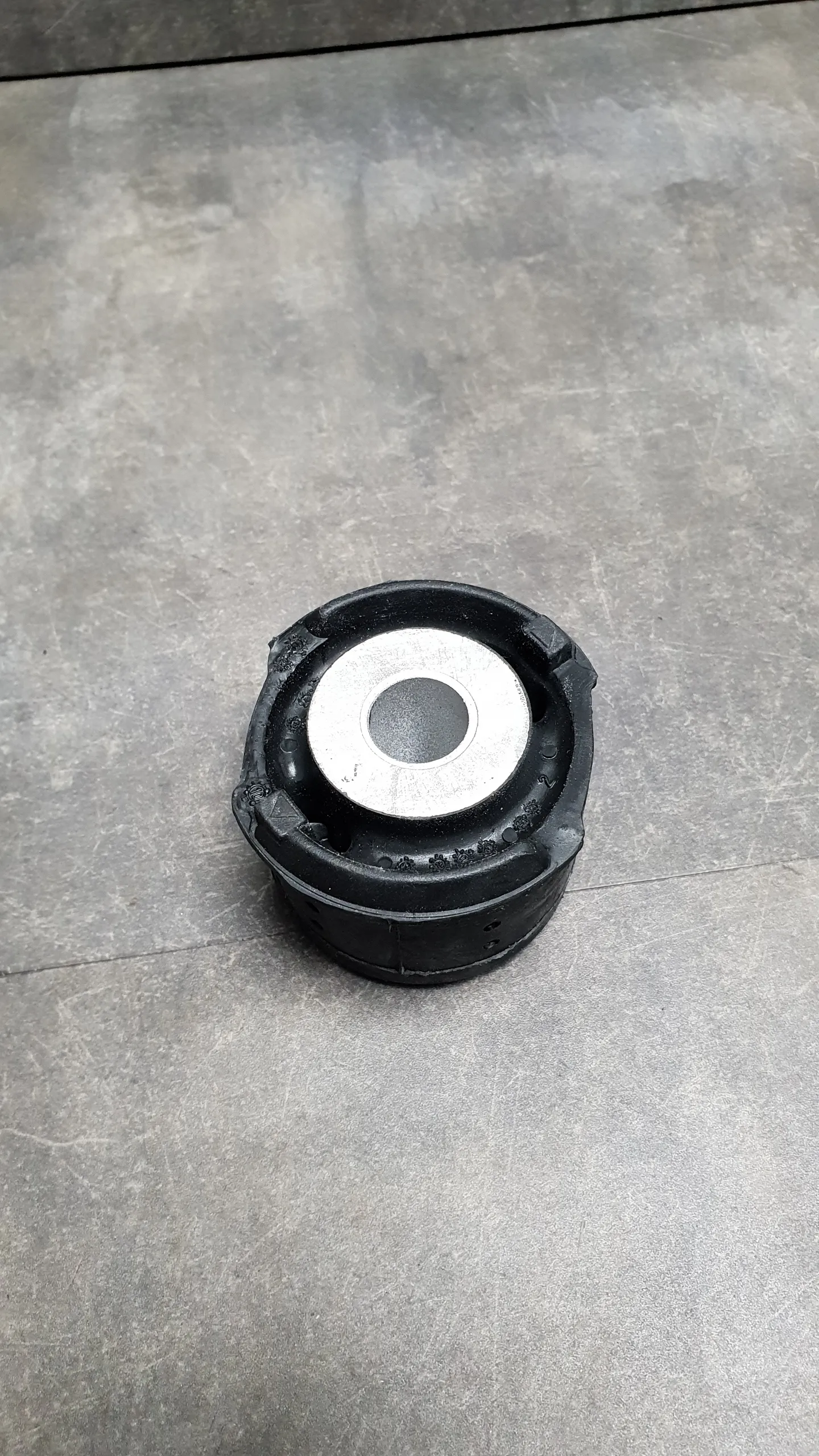 Сайлентблок балки моста к кузову  (задний), большой E46,E83,Z4