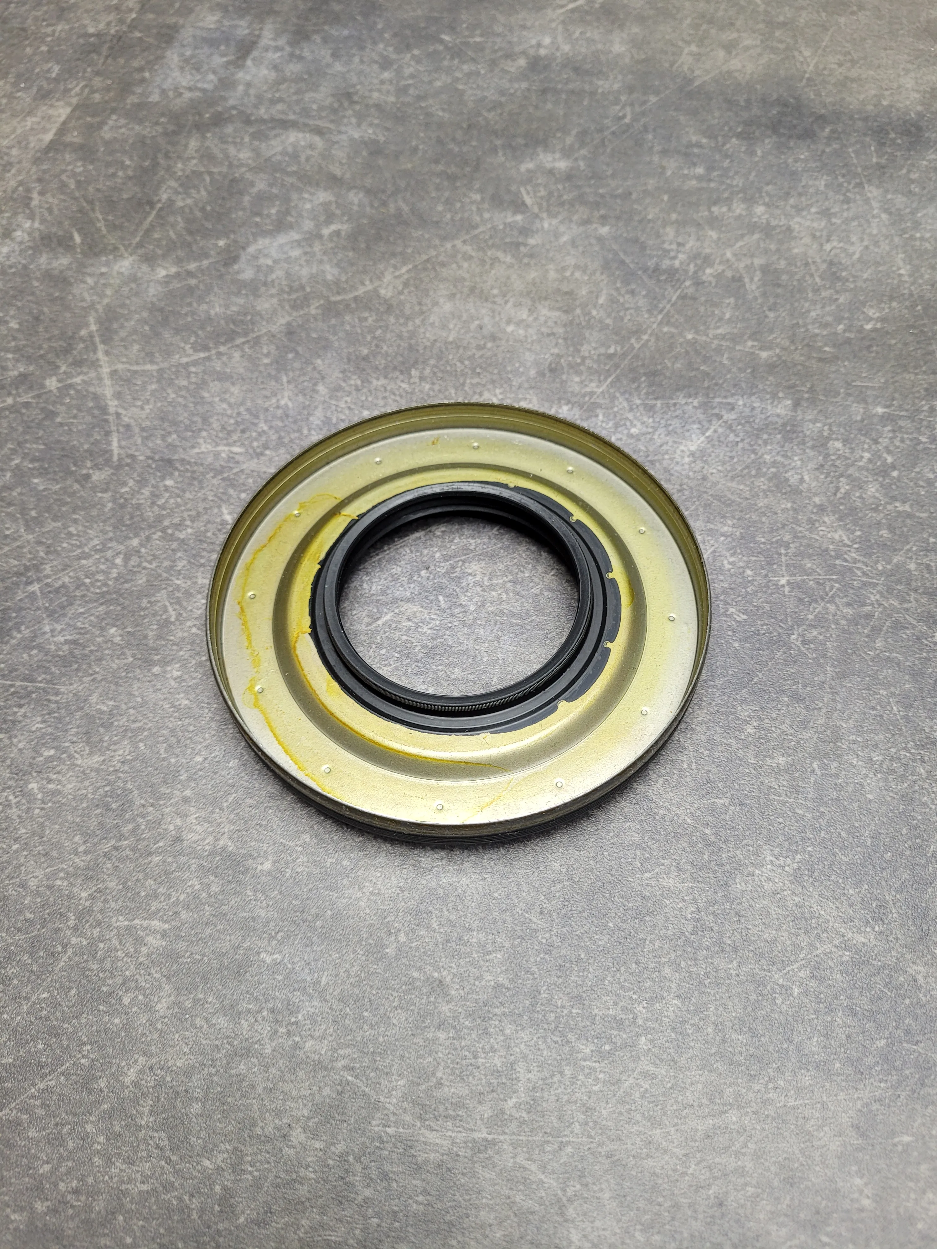 Сальник редуктора боковой (100x50x10) [со стопорным кольцом]