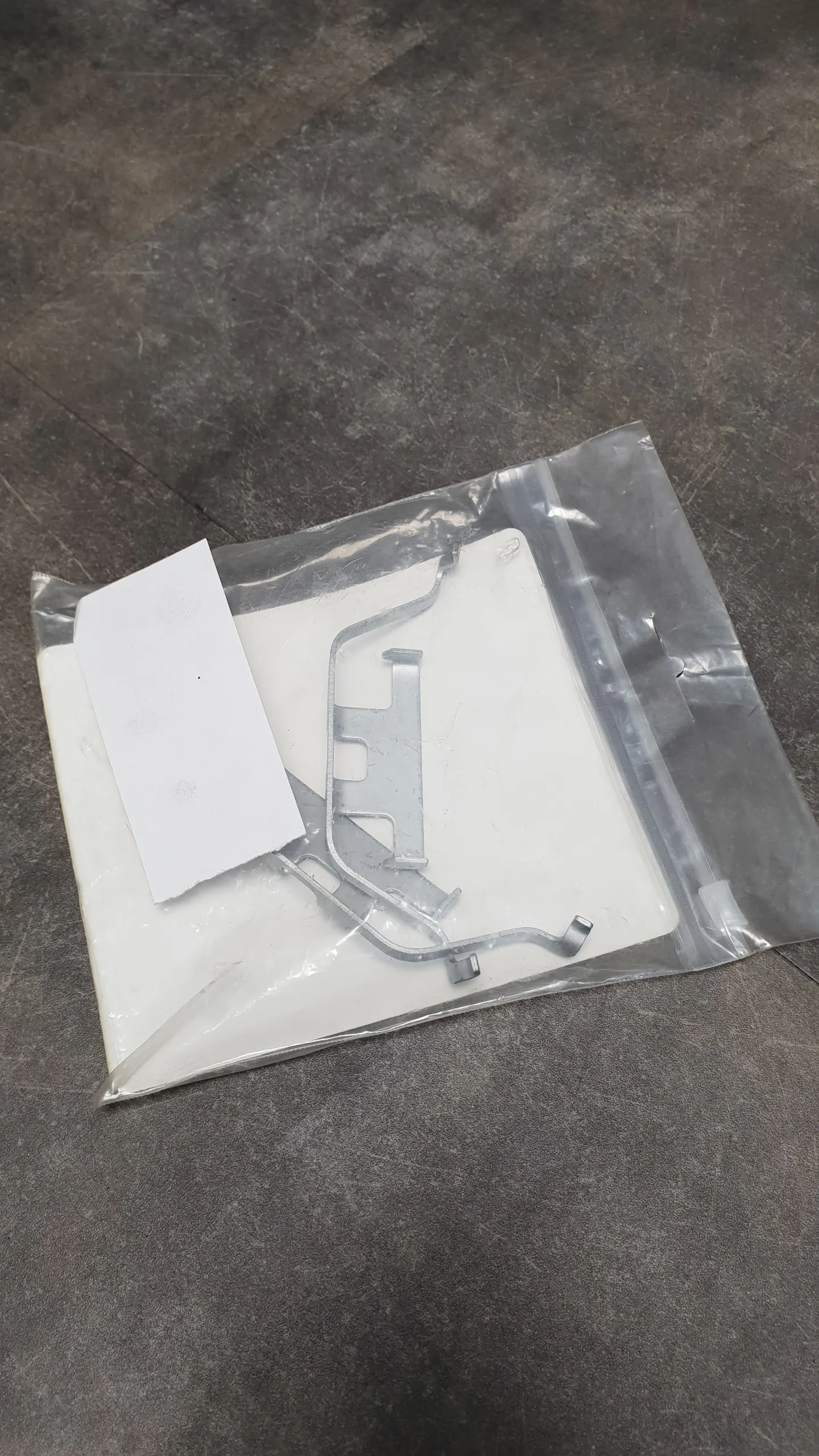 Пружина (скоба) суппорта тормозного заднего E46(по VIN),E38,E53,E83(комплект из 2 штук)