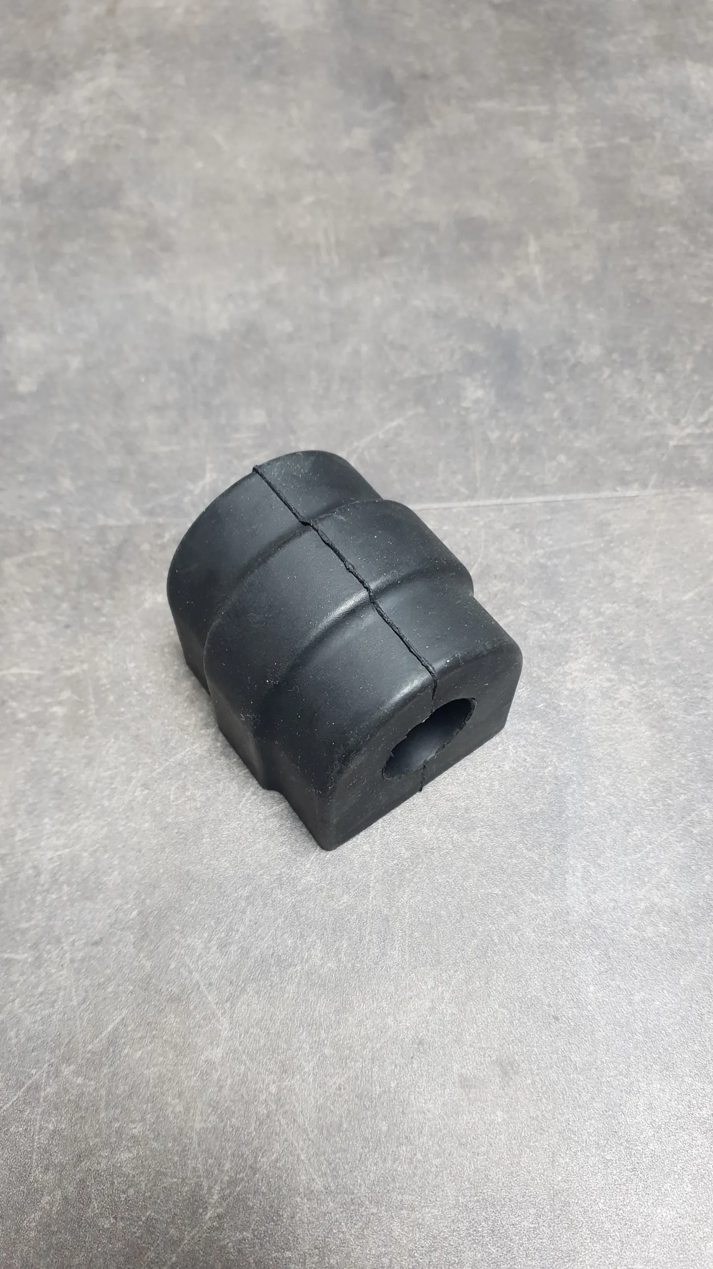 Втулка стабилизатора переднего E39 (S704A) D=24mm