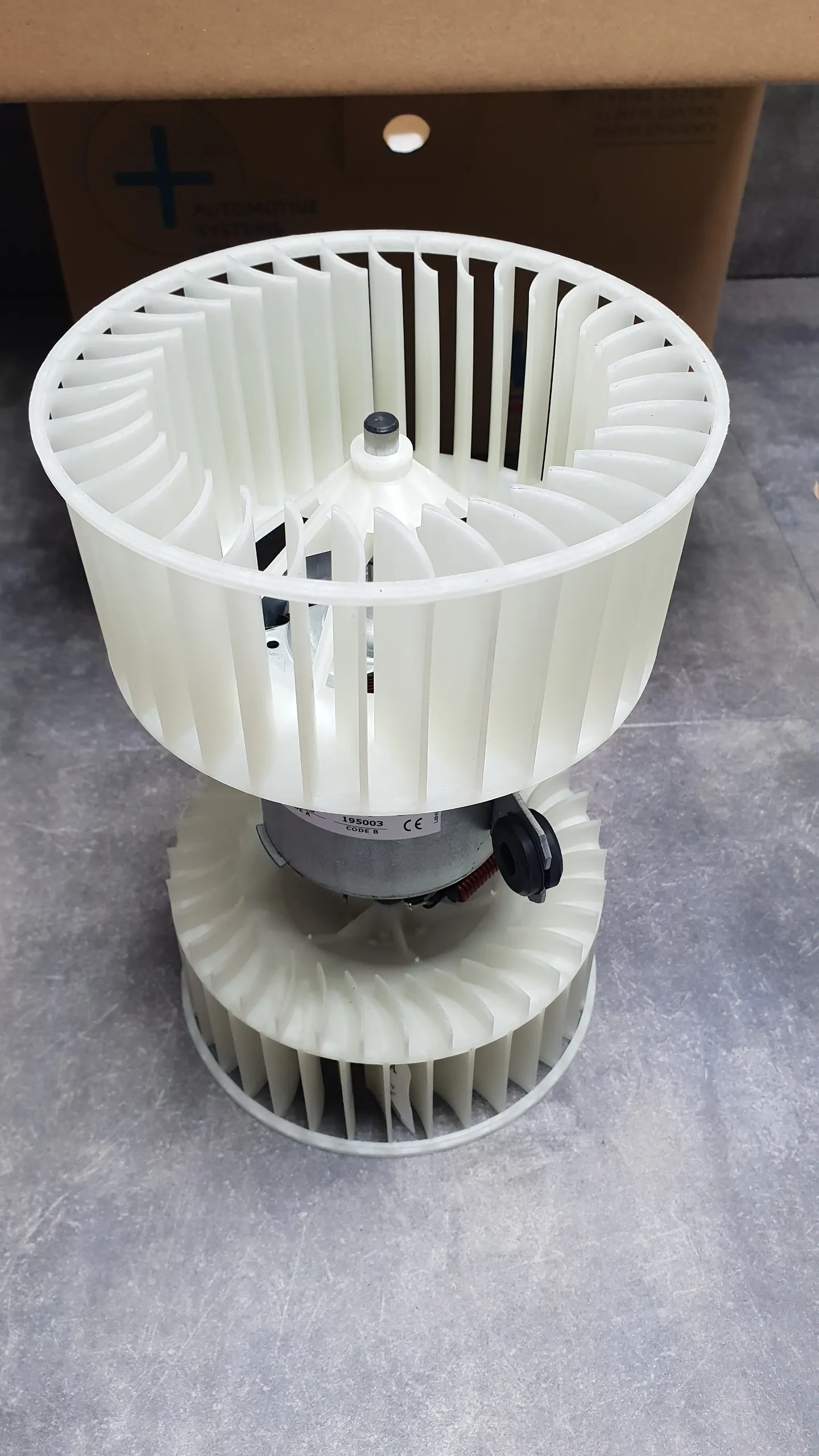 Вентилятор отопителя  E39 [электронный климат] до 03.2000 [Так же E39, E53 с 03.2000]