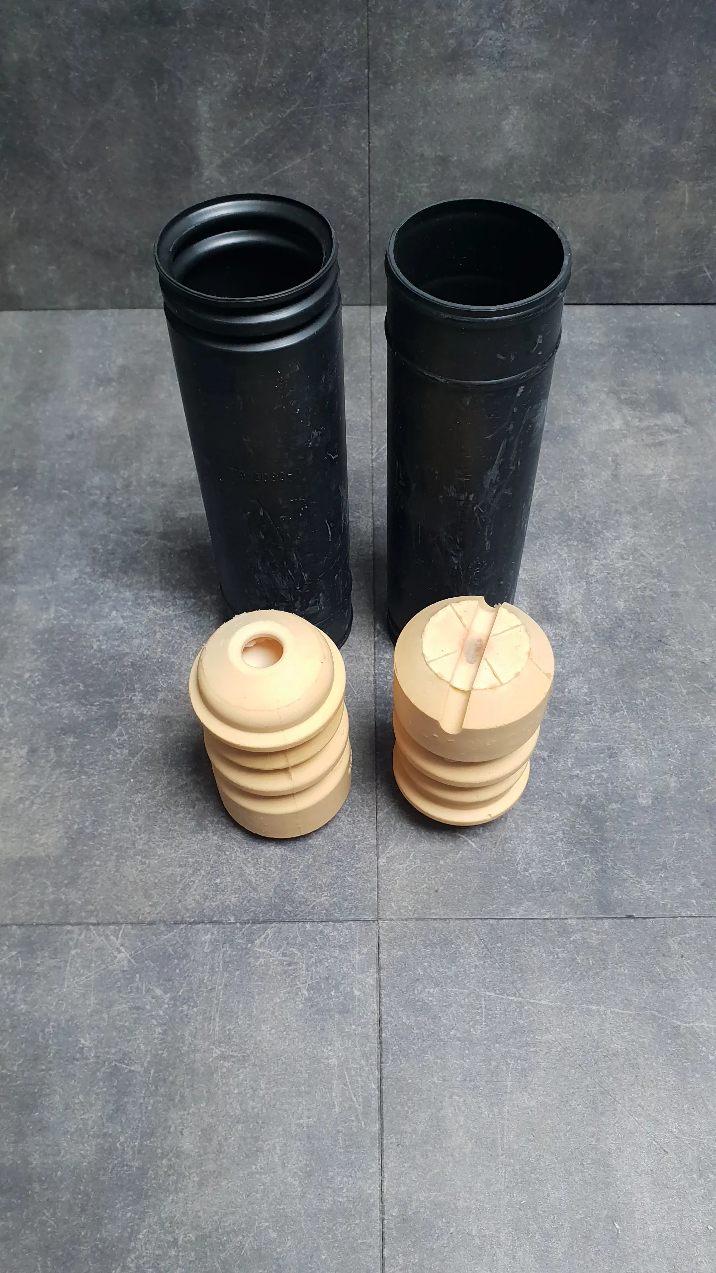 Комплект пыльник + отбойник E36/E46 (на 2 аморт) задний мост