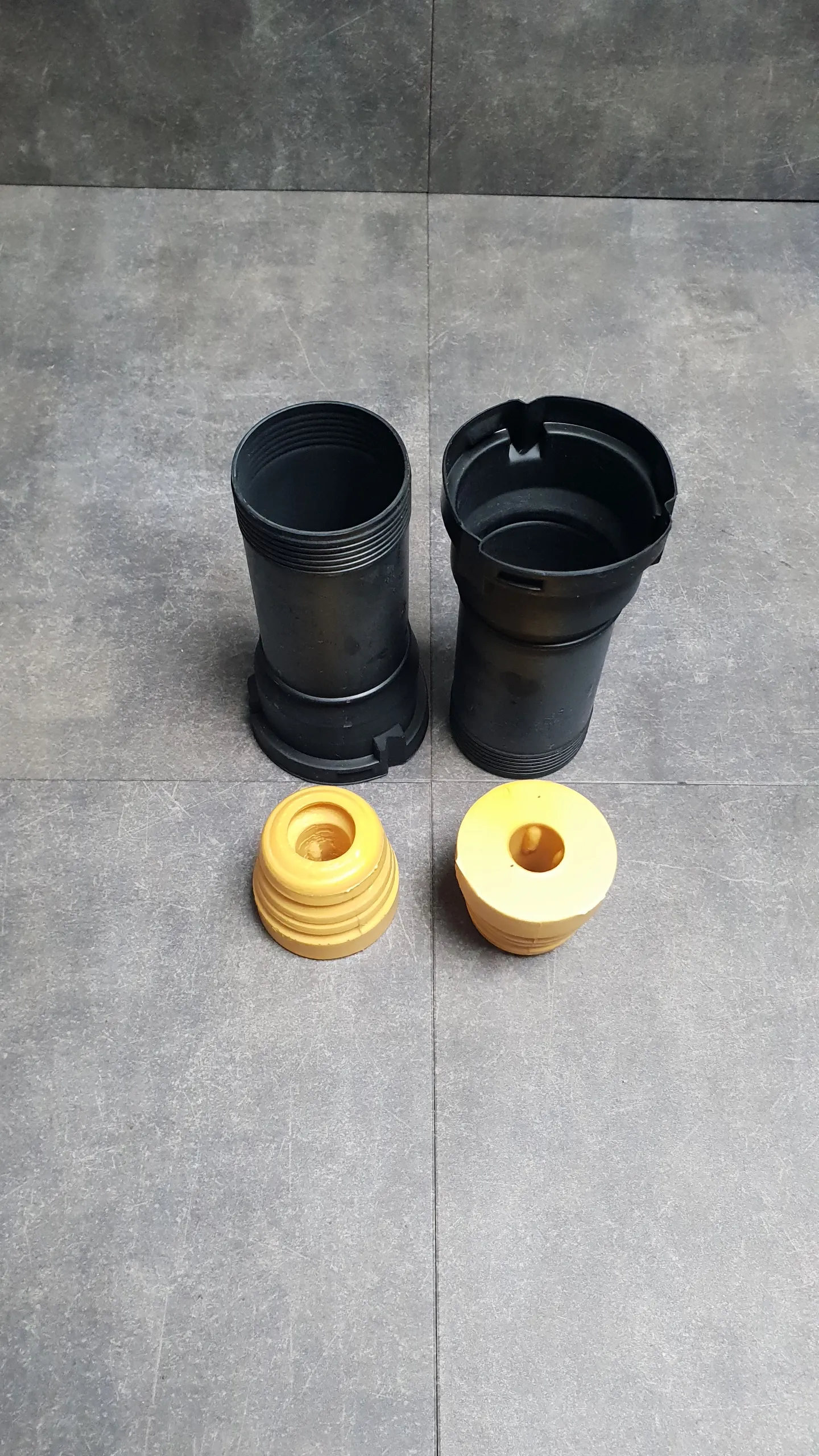 Комплект пыльник + отбойник E39 универсал (на 2 аморт) [стандарт] (задний)