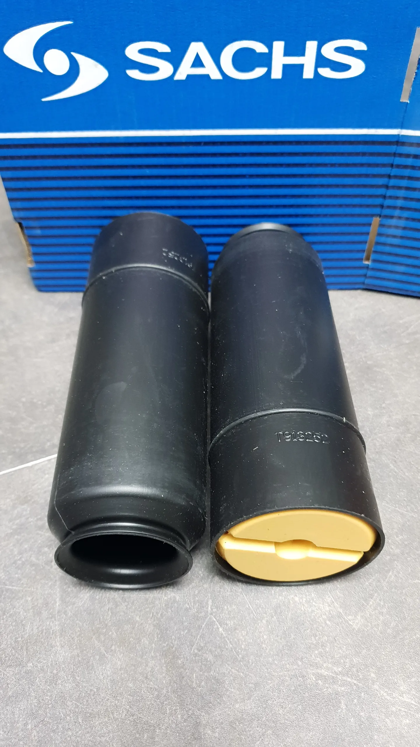 Комплект заднего амортизатора (пыльник+отбойник) E81-E88,E90-E93