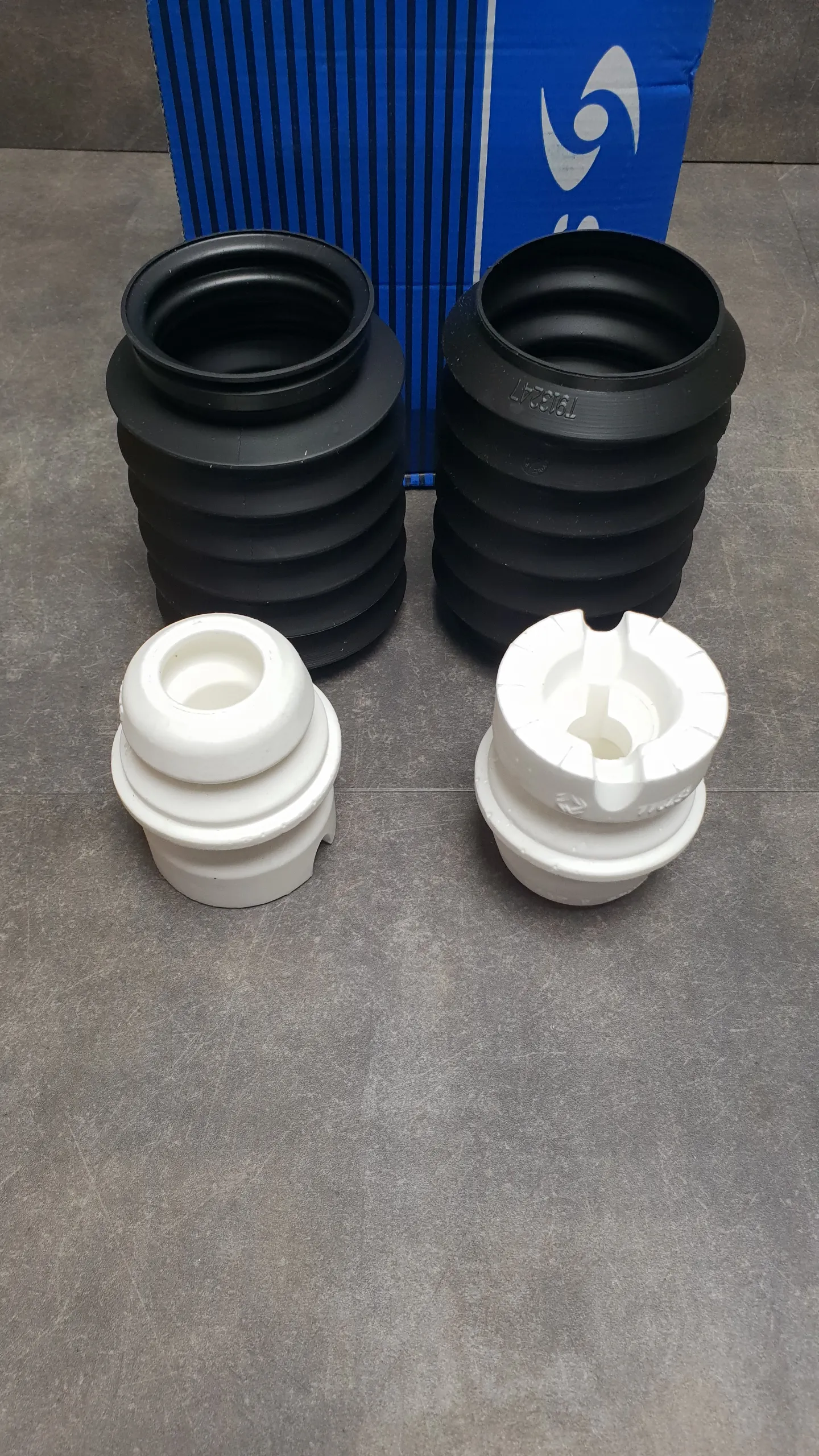 Комплект переднего амортизатора (пыльник+отбойник) E81-E88,E90-E93; E46 [M tech]