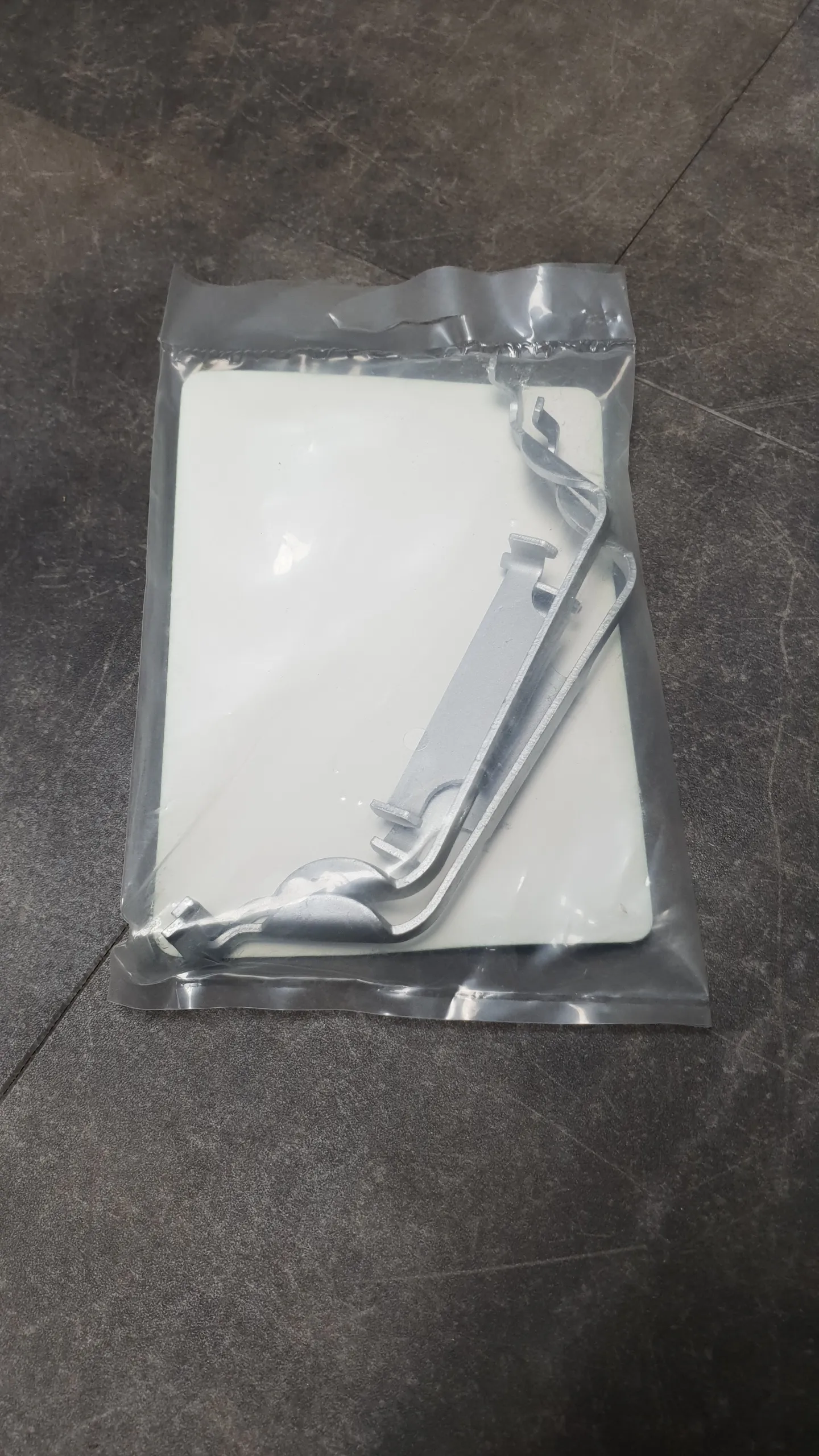 Пружина (скоба) суппорта тормозного переднего E39 [2.0,2.5,2.8] (до 03.2000г.в) к-т 2 шт.