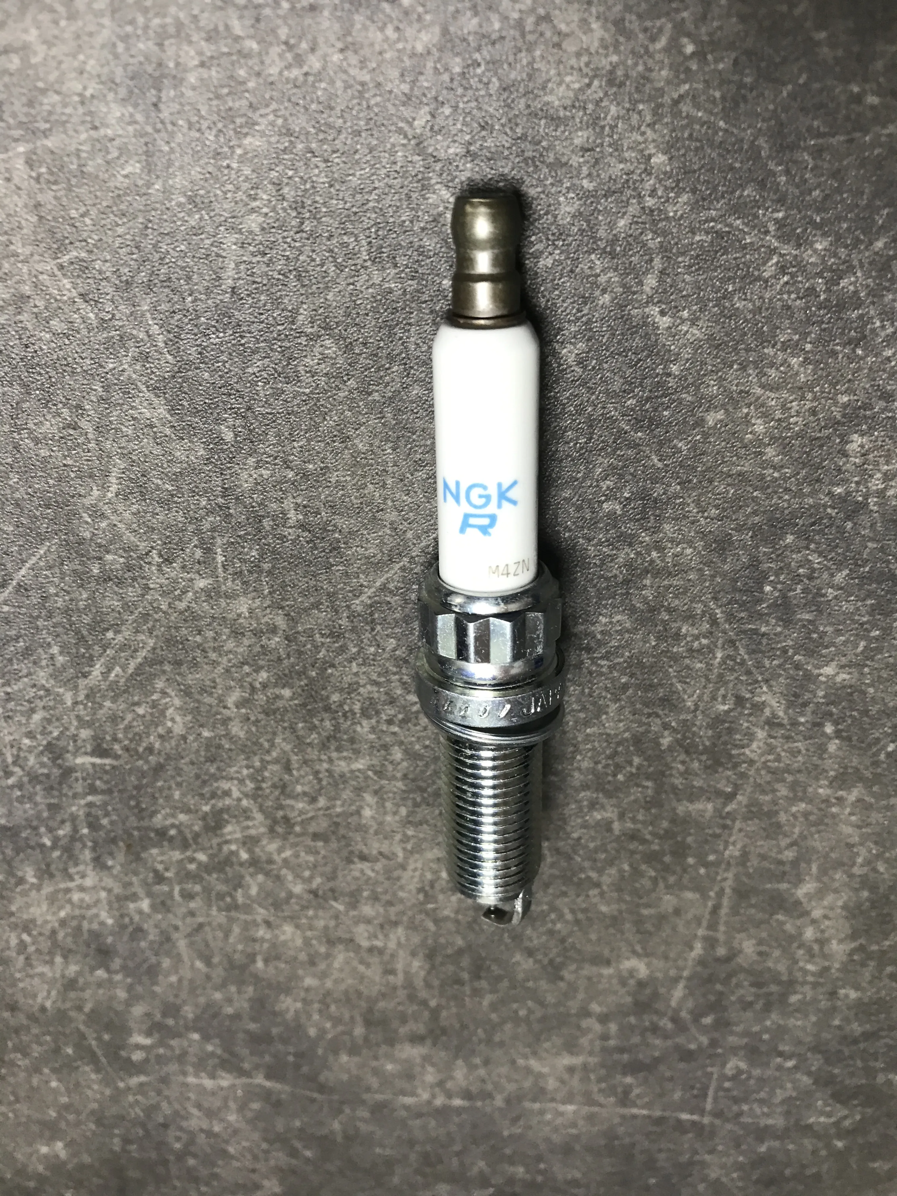 Свеча зажигания N13 [1,4;1,6;1,8] F20,F30 (номер BERU 12ZR6SPP2)