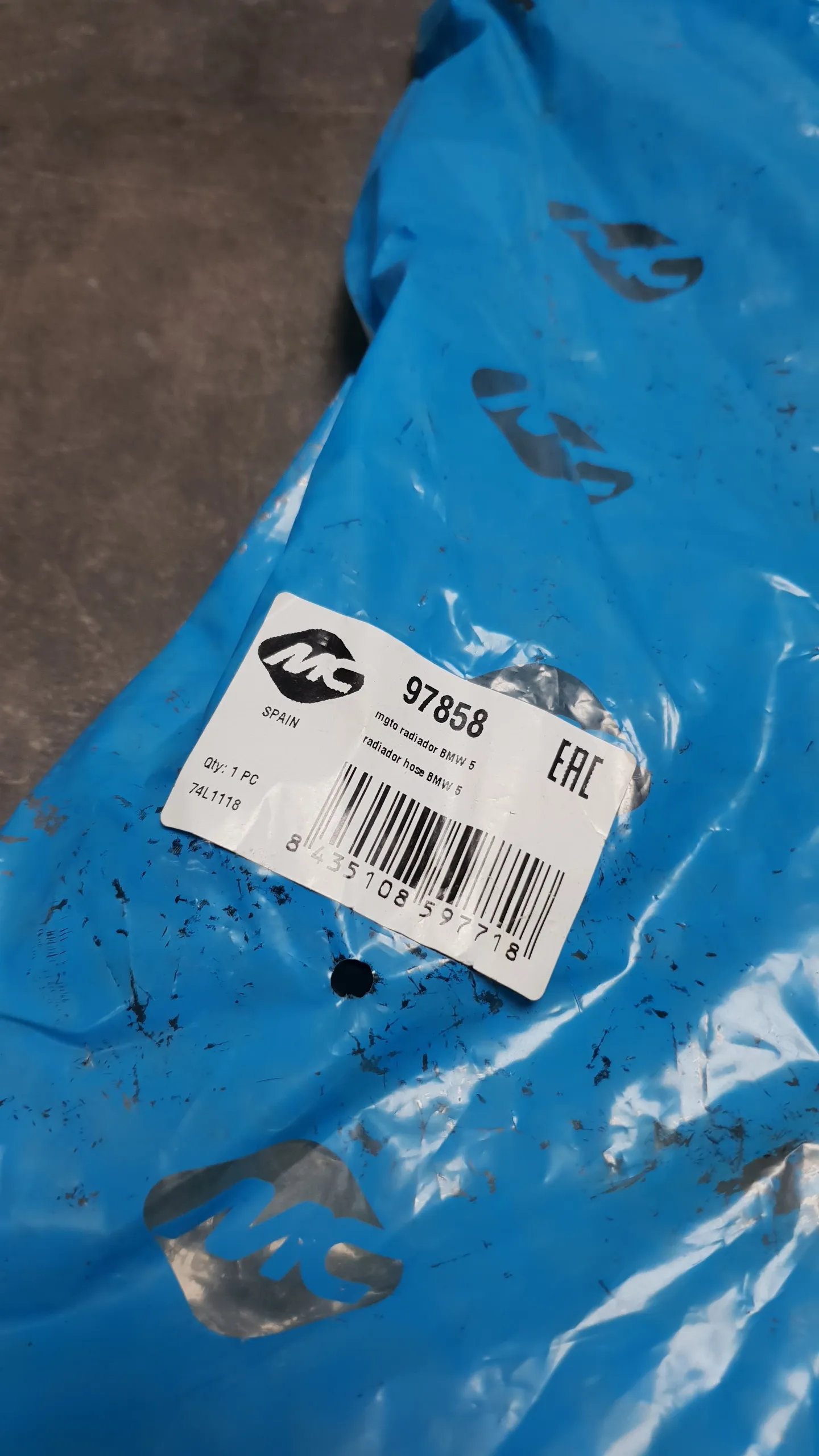 Патрубок системы охлаждения от ГБЦ на верхний патрубок N63