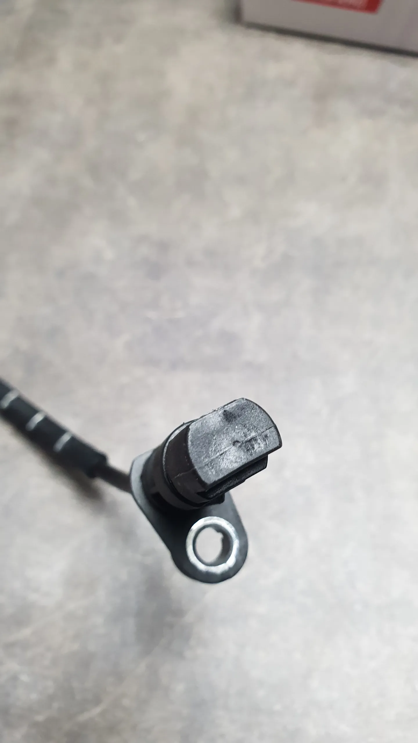 Датчик ABS задний E39 [с 09.1998, синяя фишка, ASC/DSC]