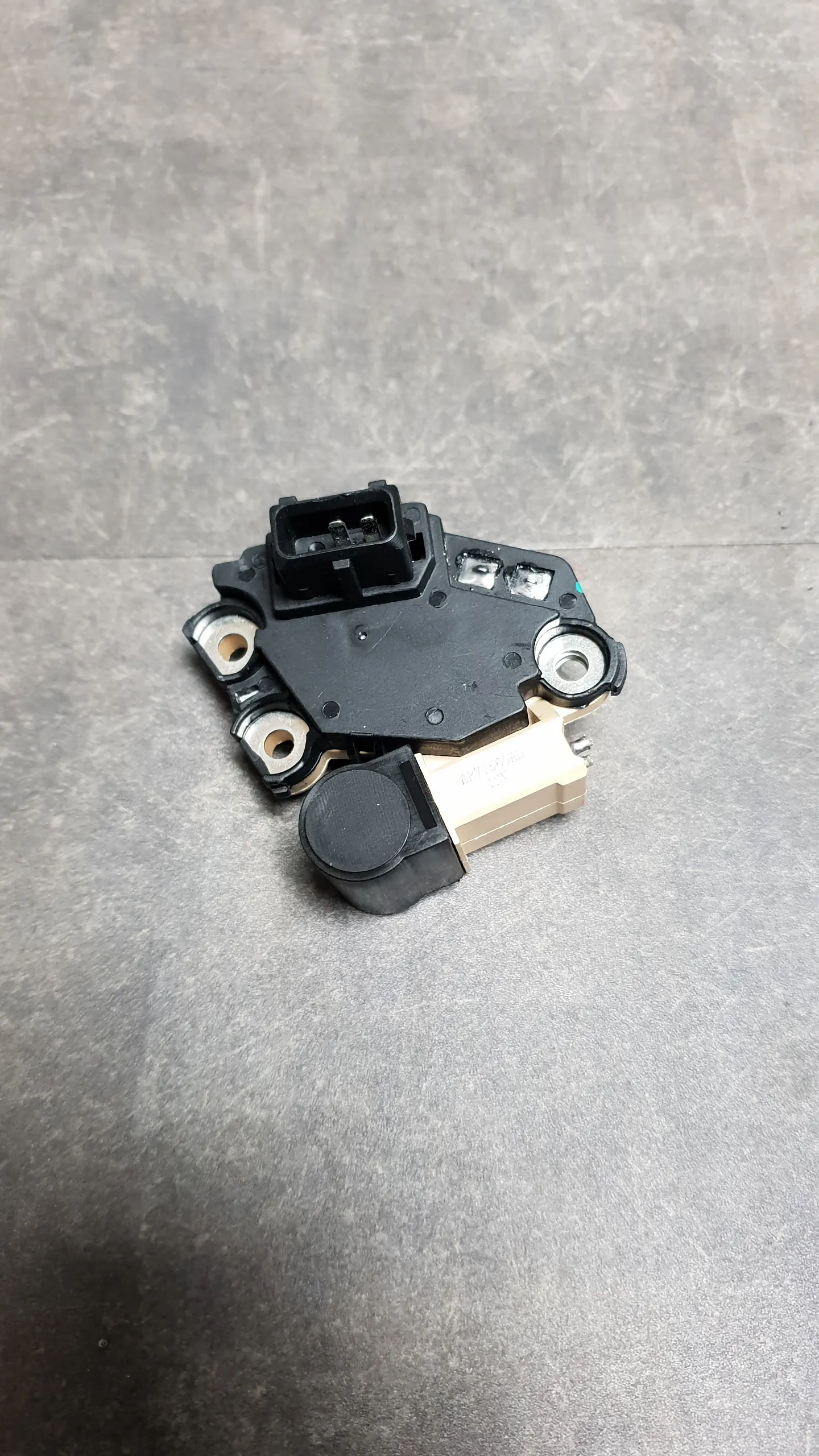 Регулятор напряжения  (для генератора Valeo 90A/120A/140A) E46,E39,E53