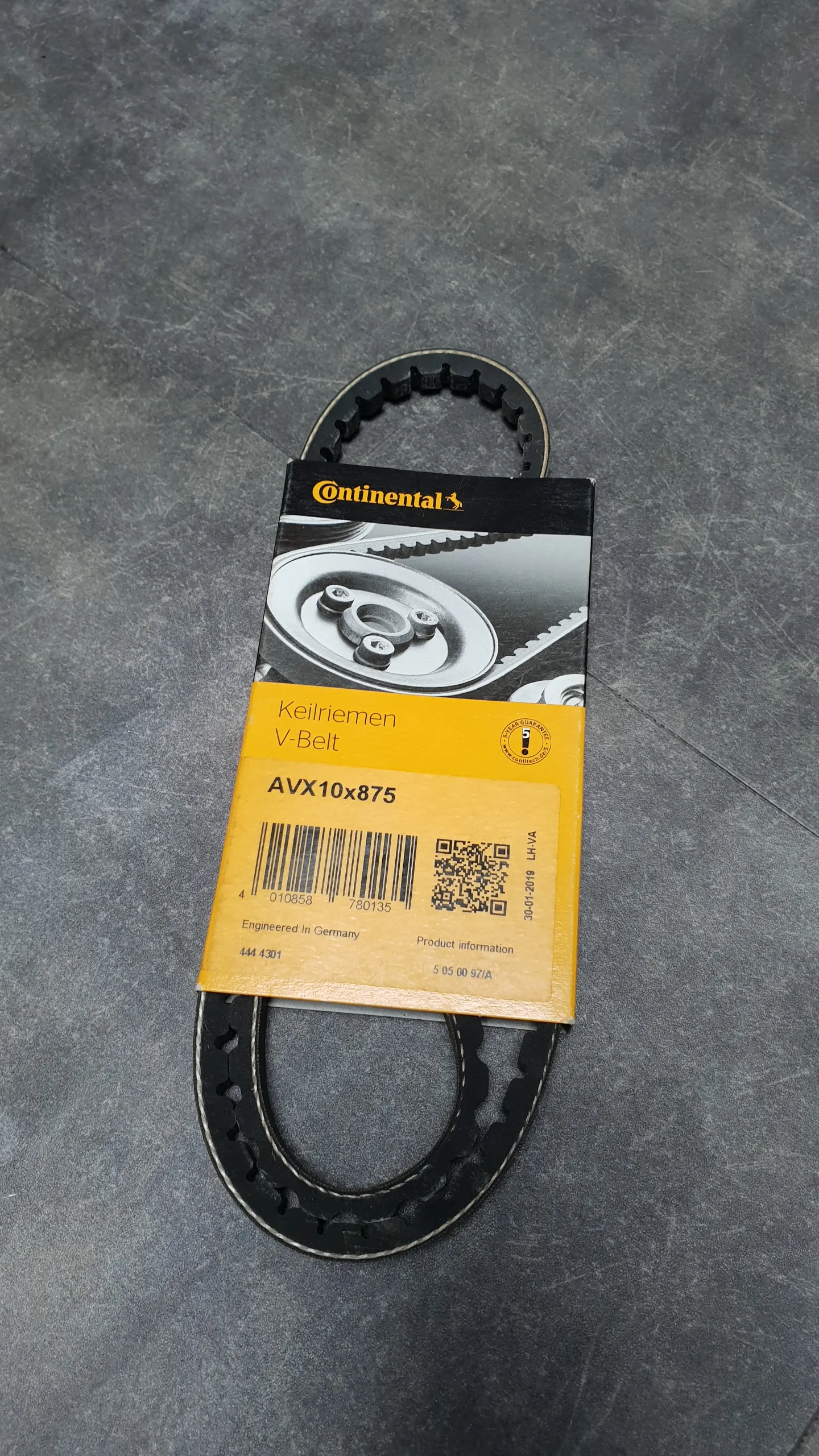 Ремень клиновый генератора M10 [E30,E28] (875мм)