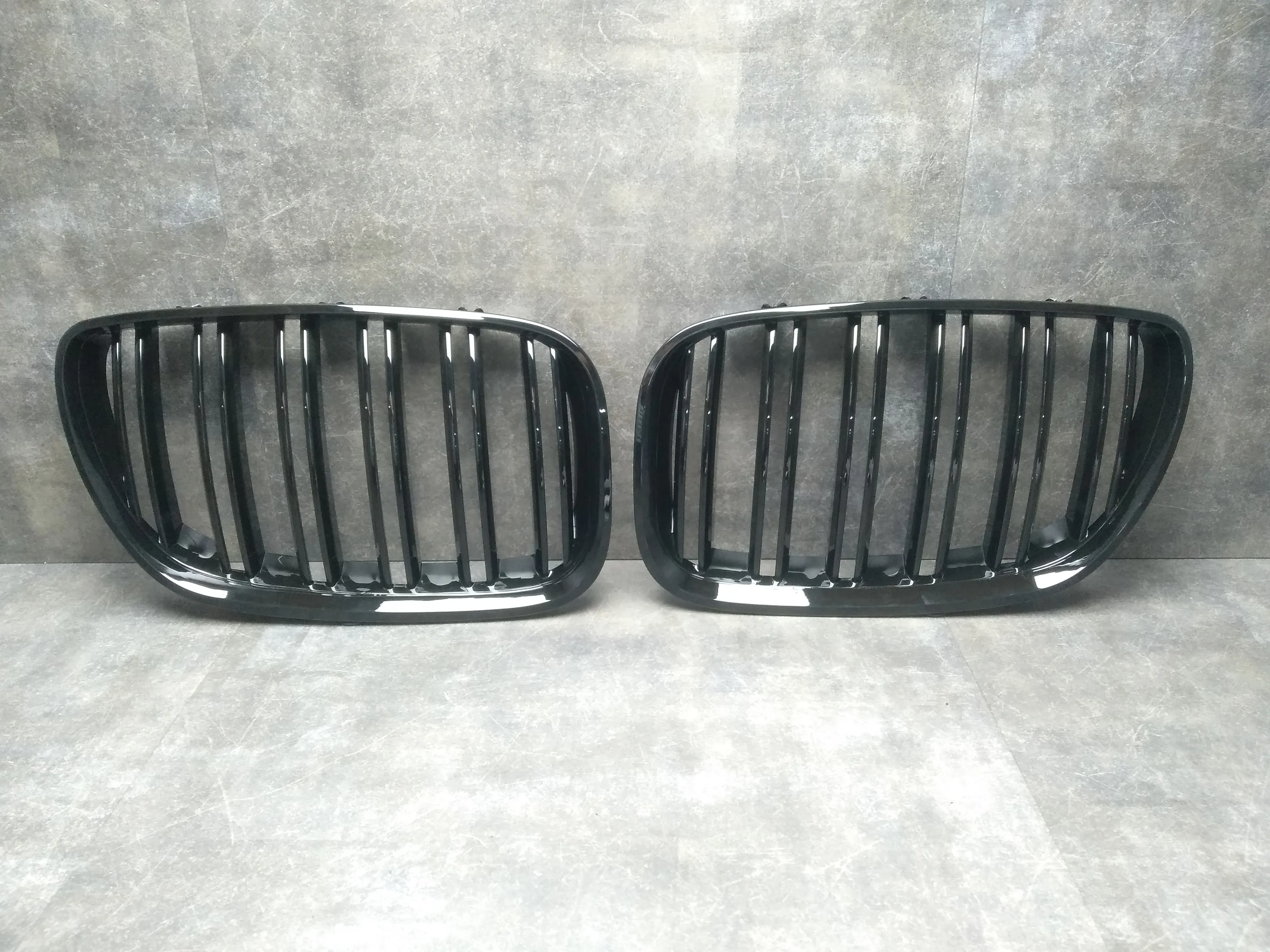 Ноздри X5 (решетка радиатора) BMW E53 (рест 03-06) (глянцевый черный)