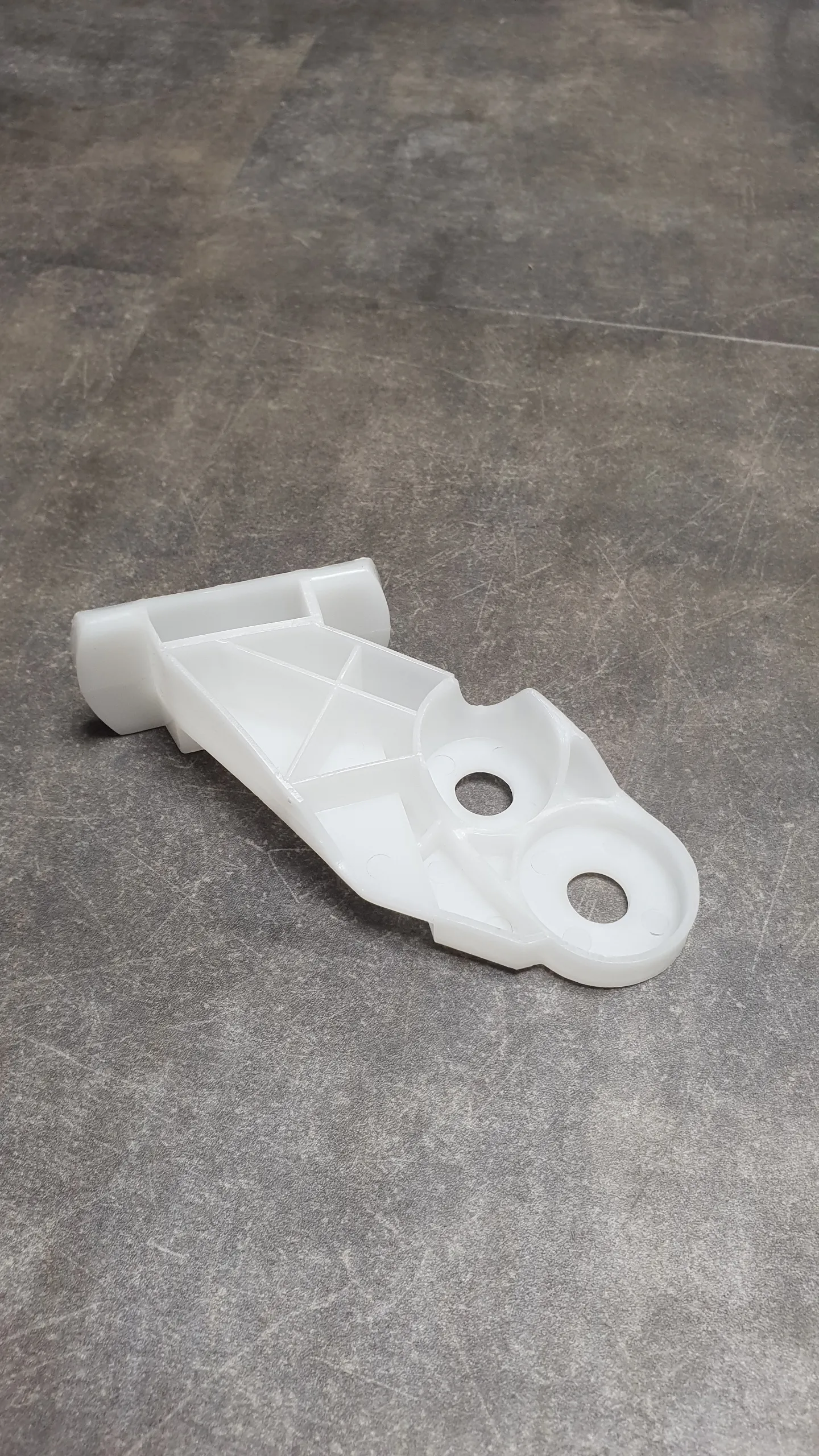 Кронштейн крепления переднего бампера E46 [дорест] (R)