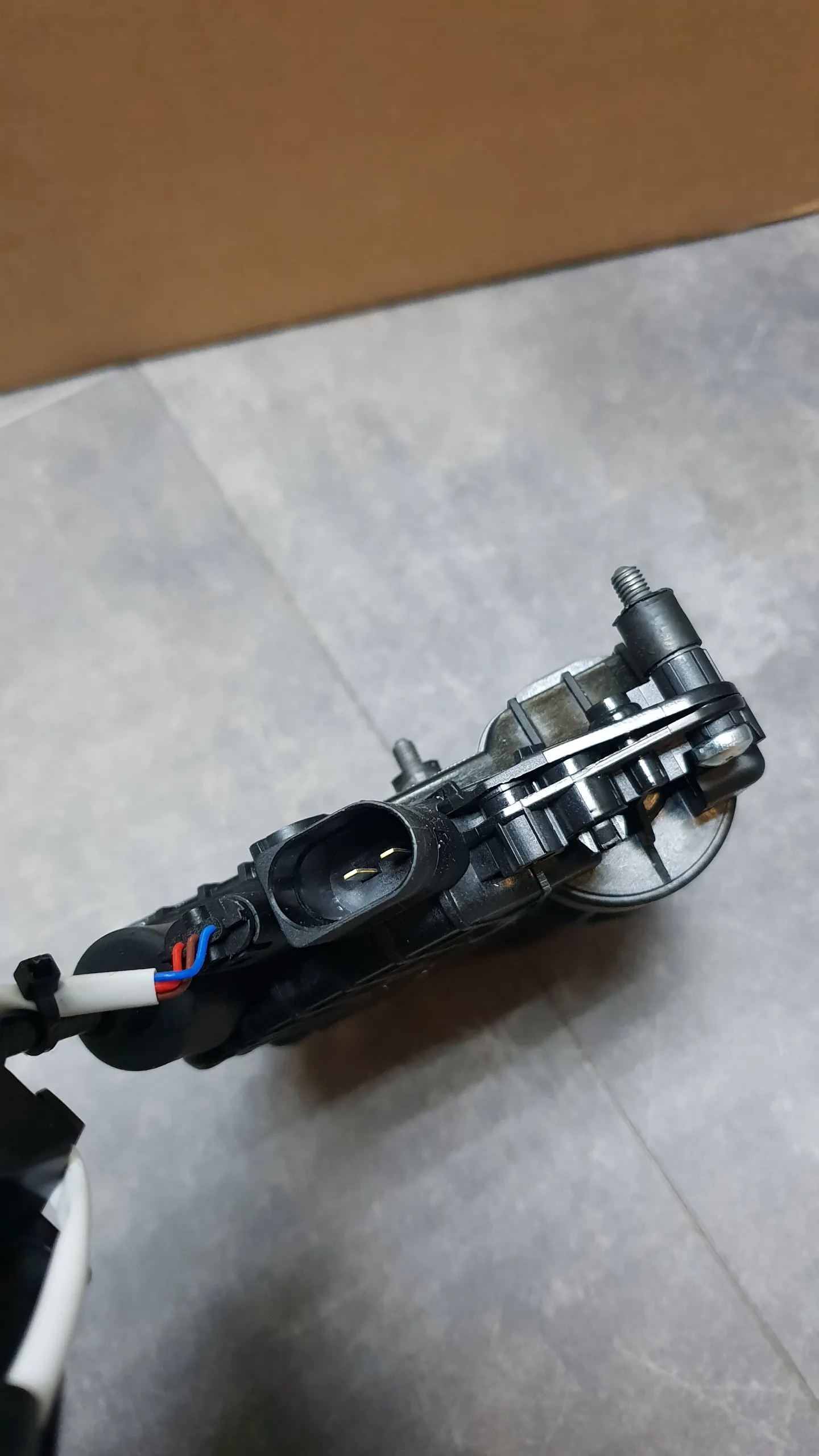 Замок двери передней E70,E71 [S323A] (R)