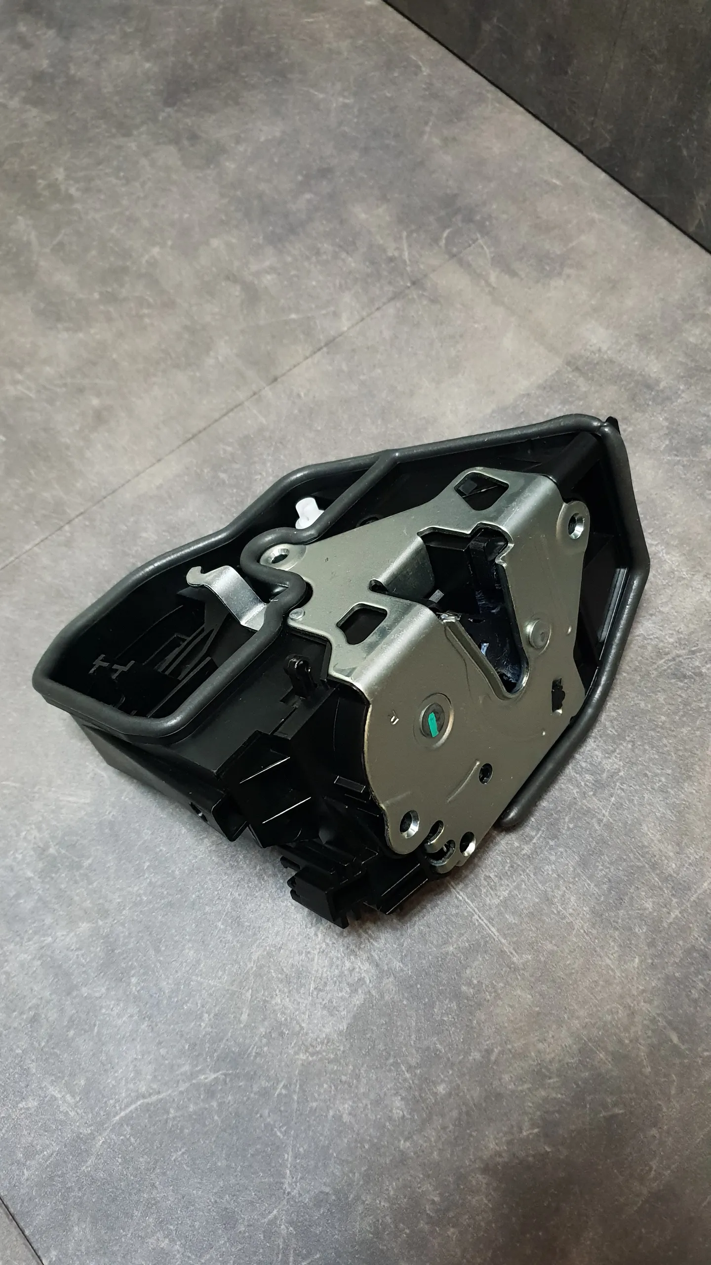 Замок двери задней (почти все BMW по 03.2009 г.в.) [R]