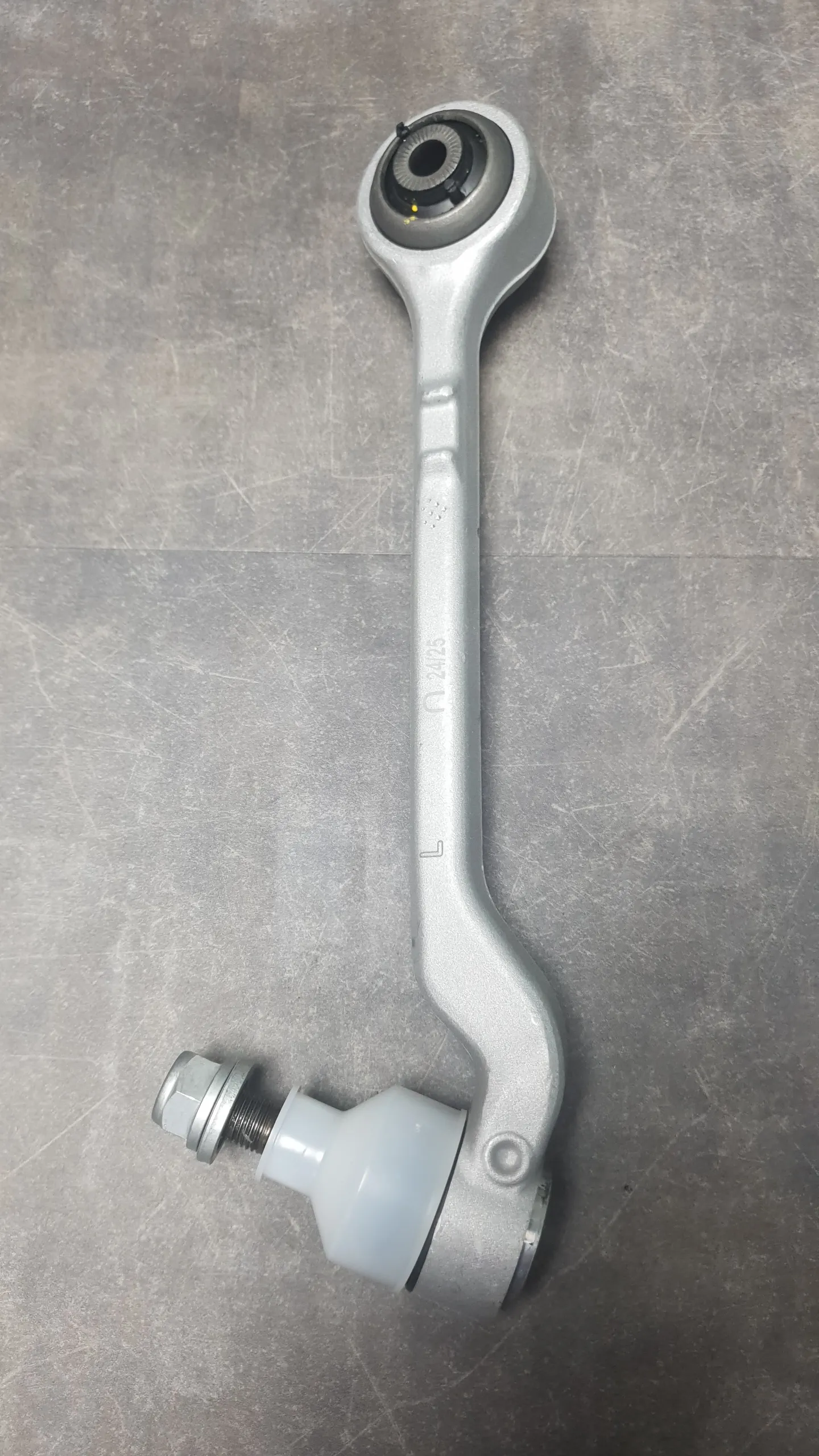 Рычаг подвески передней нижний F20,F30 [L] (прямой)