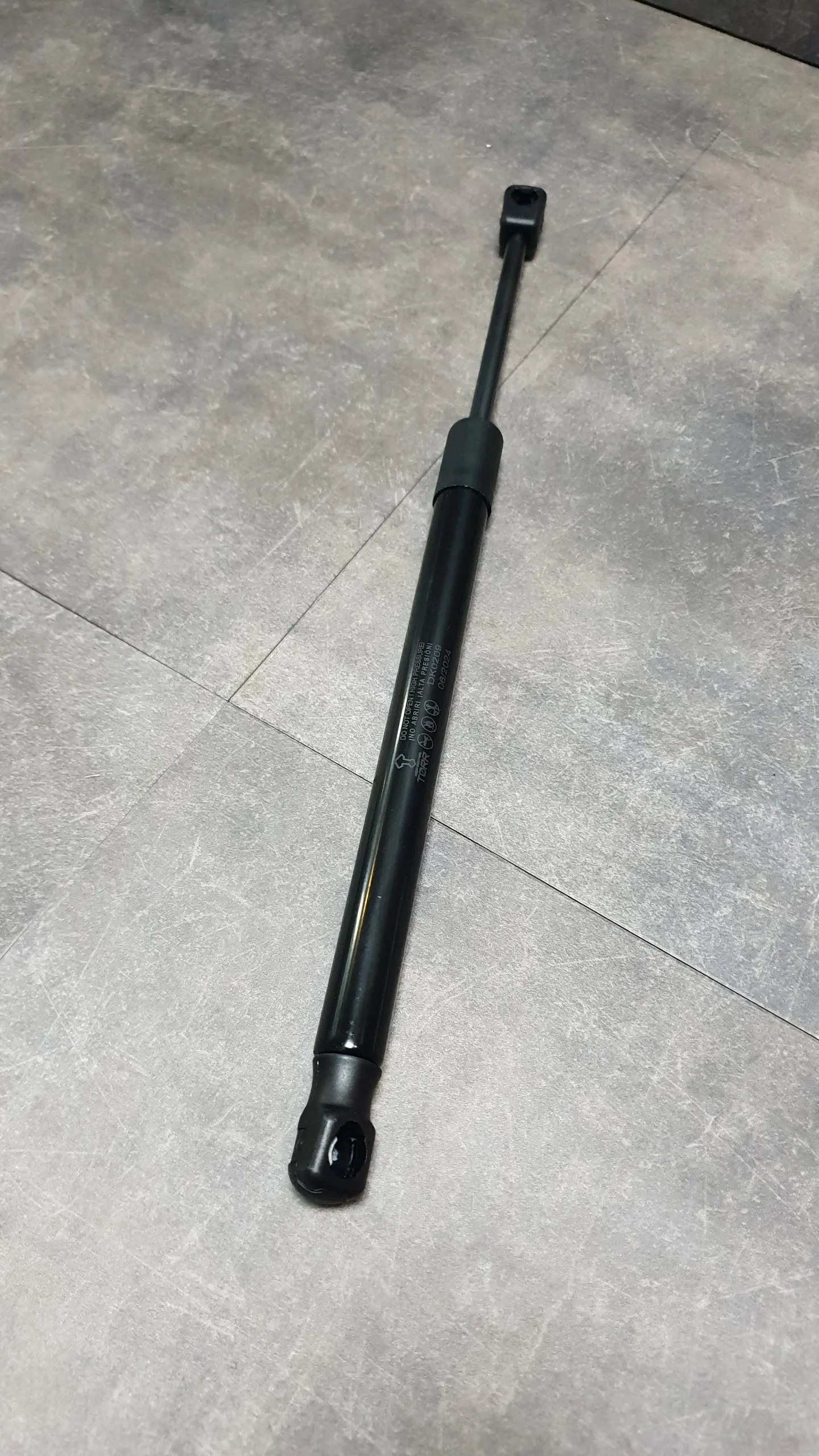 Амортизатор багажника газовый Е90/E90N седан (320N)