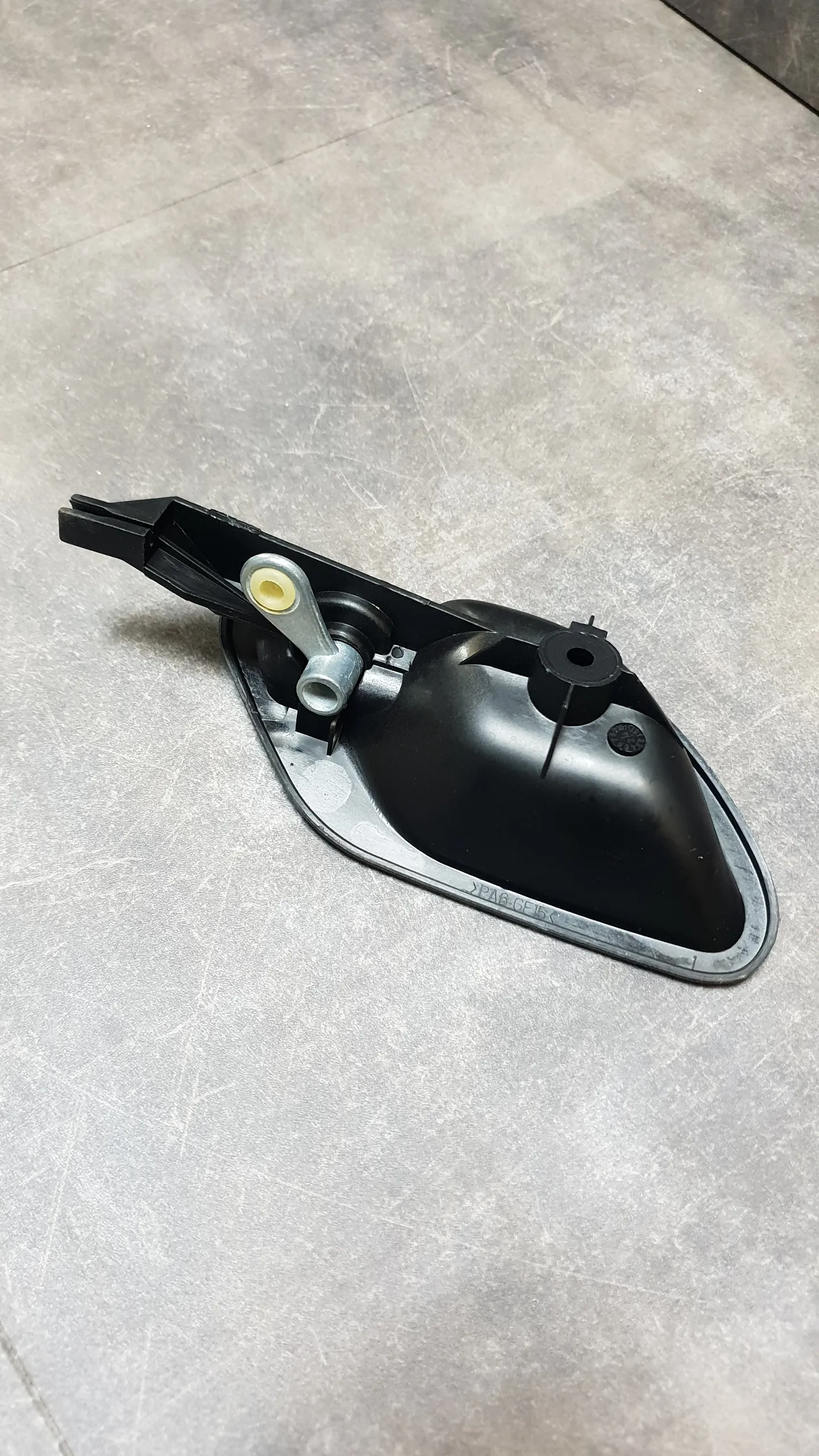 Ручка ВНУТРЕННЯЯ двери E39 [L] (Под крючок, дорест.)