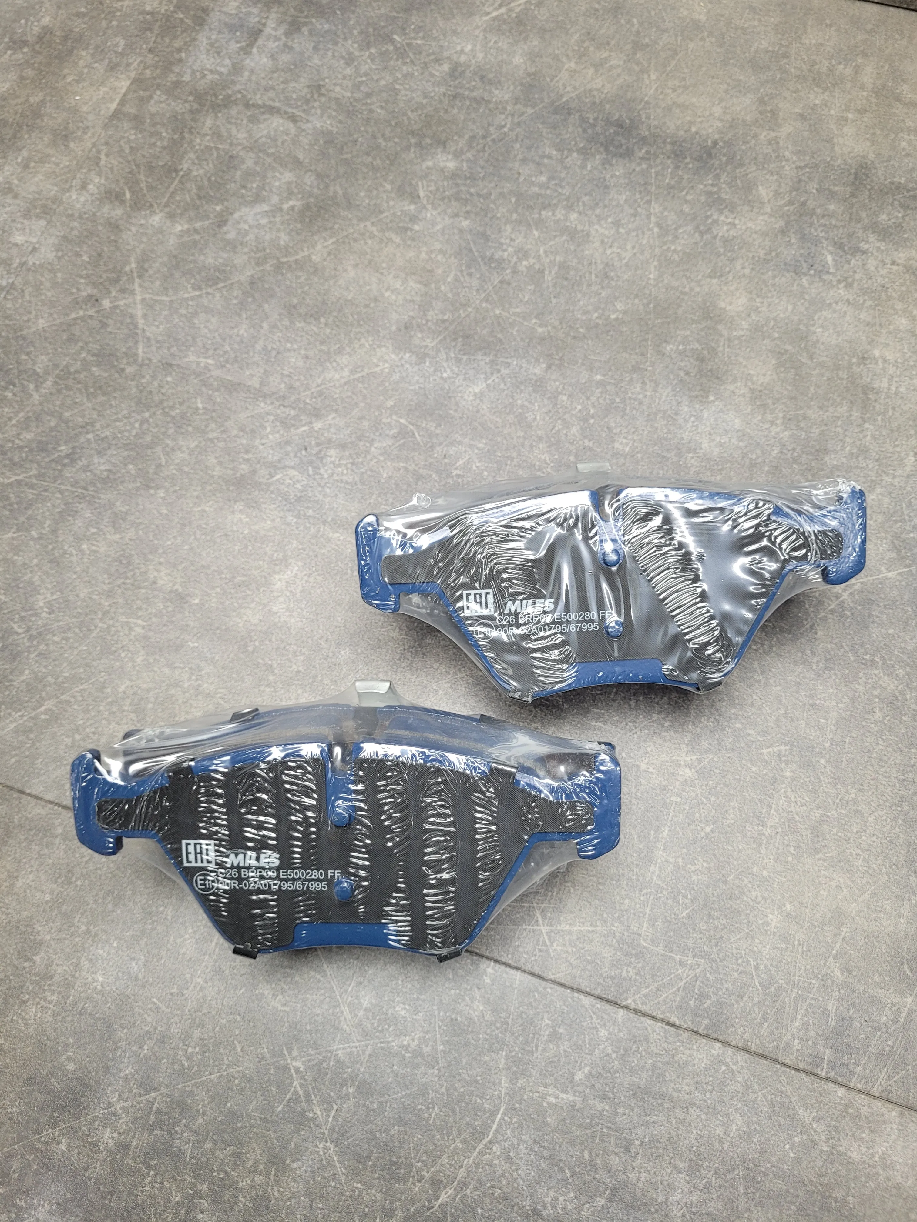 Колодки тормозные пер  E81-E88,E90-E93,E60-63 см.VIN(CERAMIC PRO)