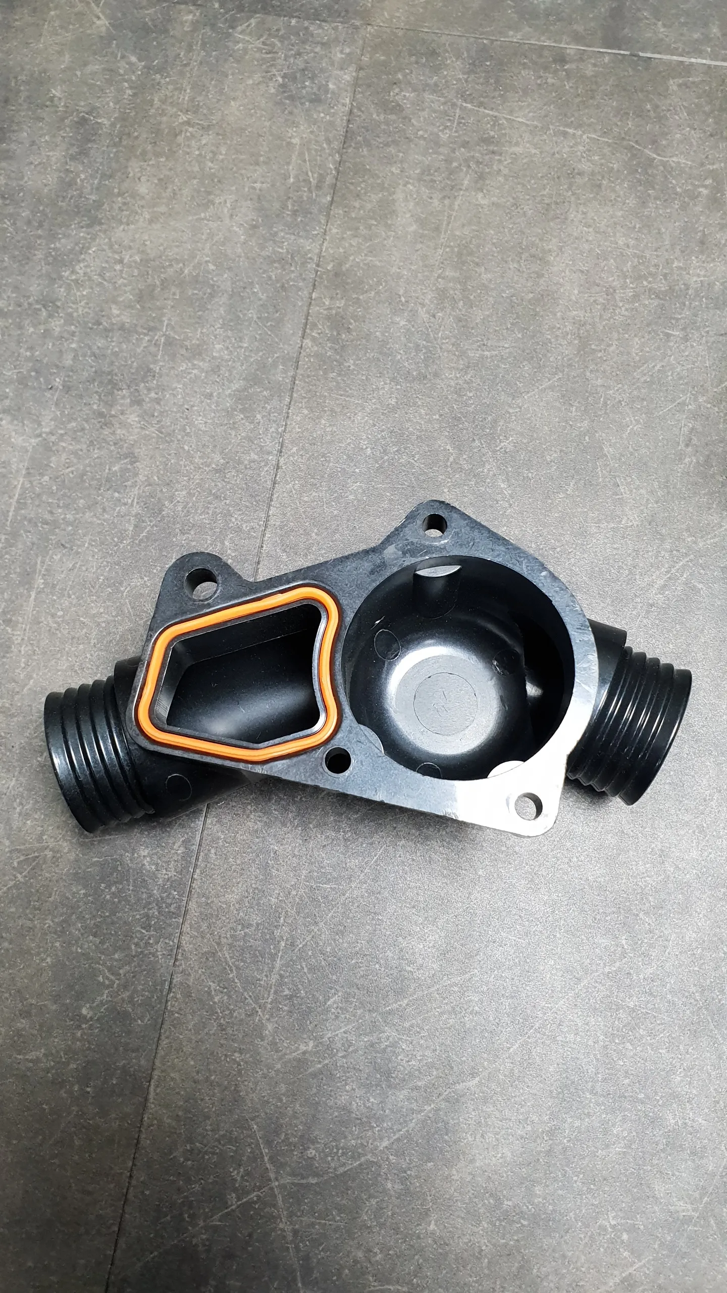 Корпус термостата M50,M52 (E36, E34)