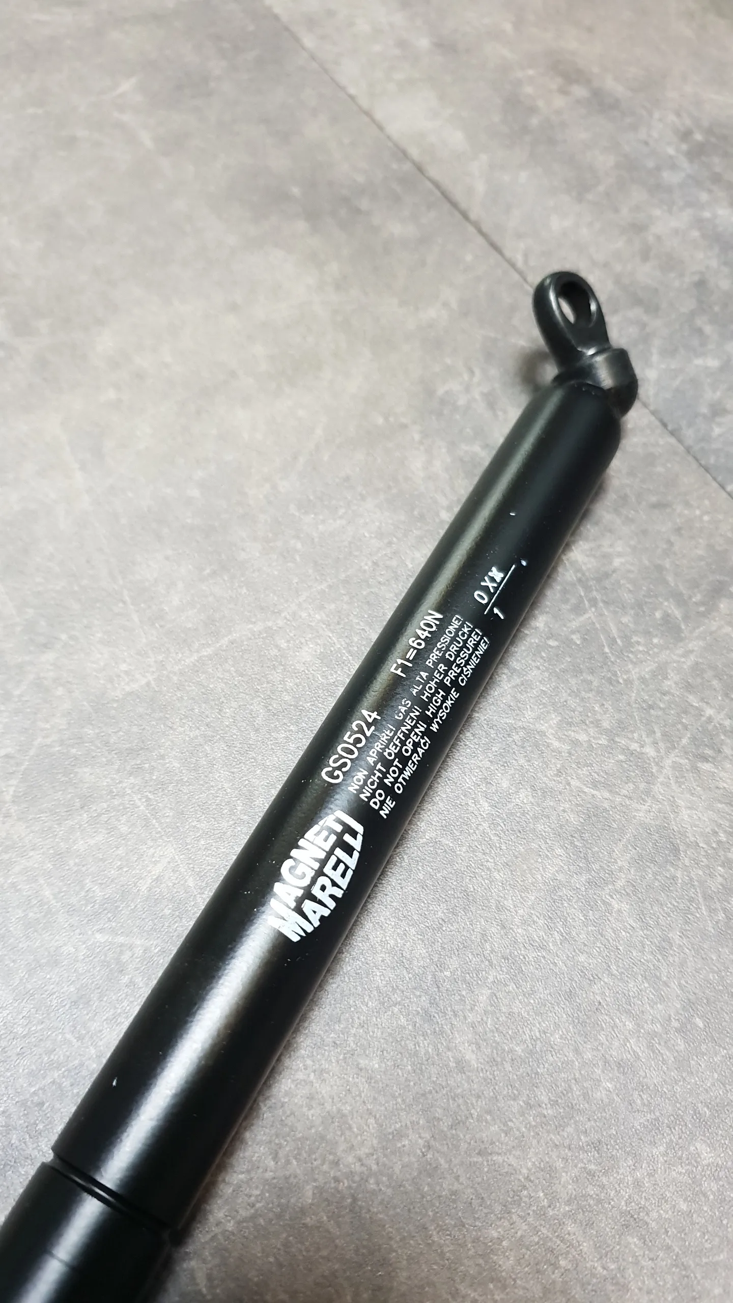 Амортизатор багажника газовый E38